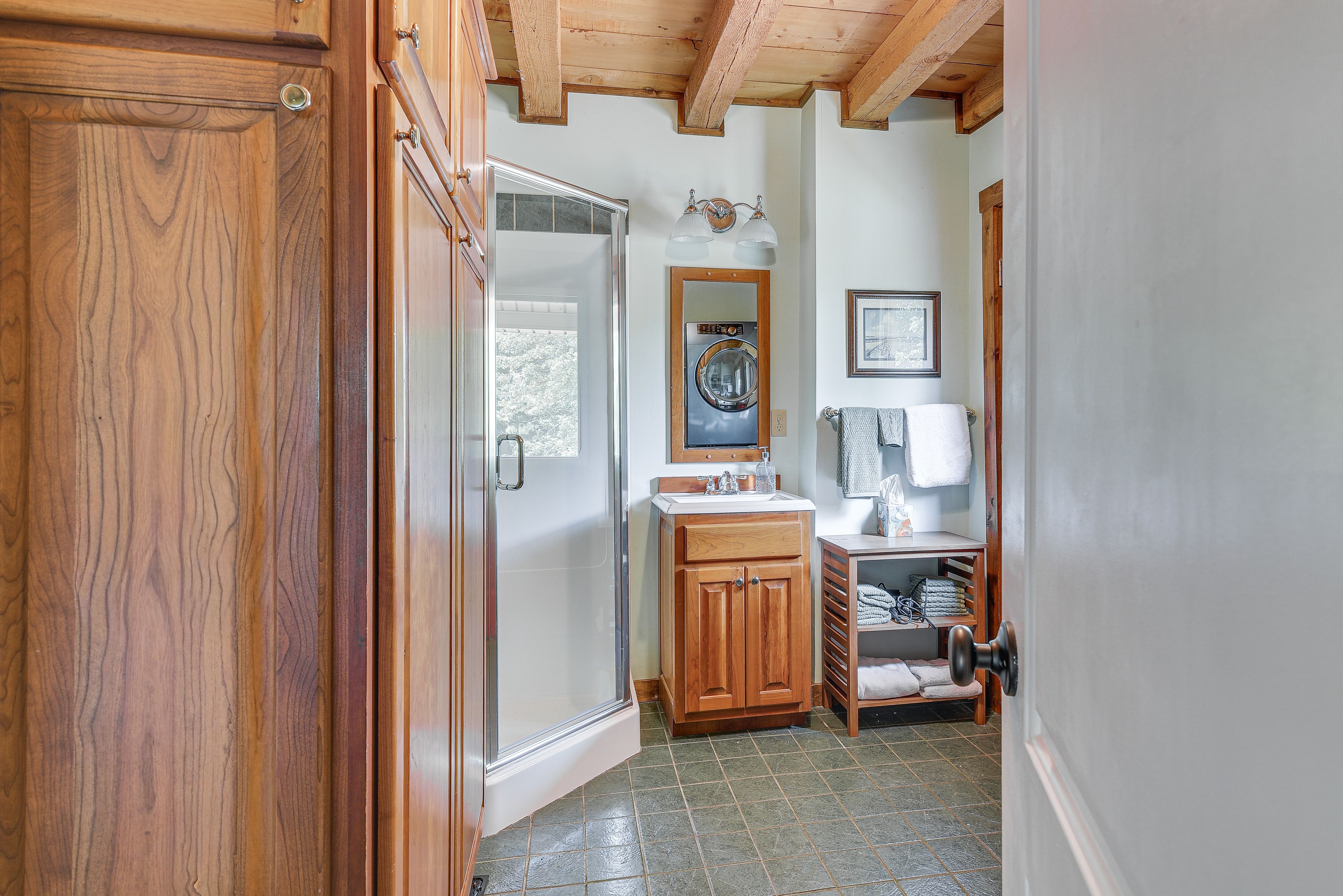 Full Bathroom | 1st Floor