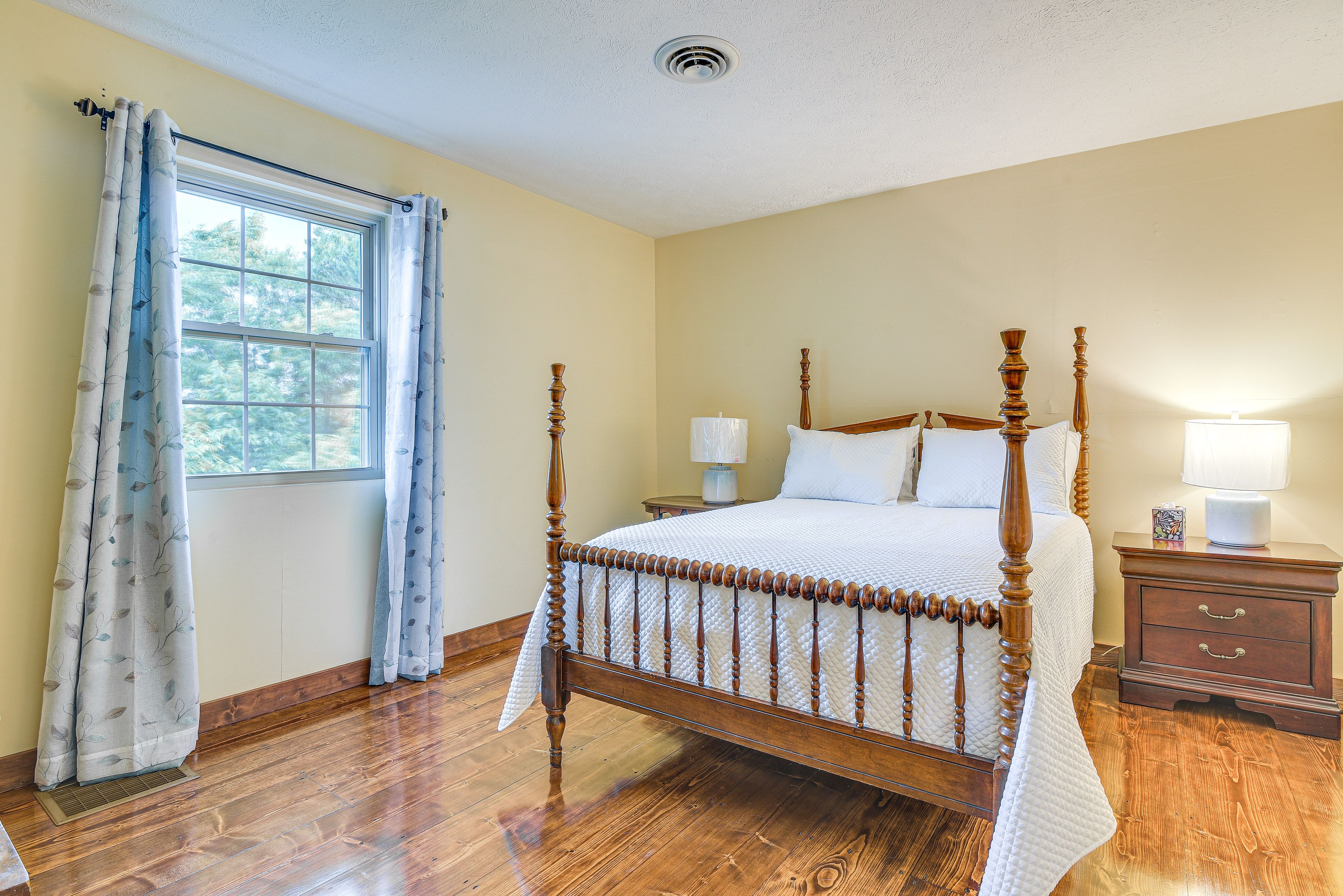 Bedroom 2 | Queen Bed | 2nd Floor