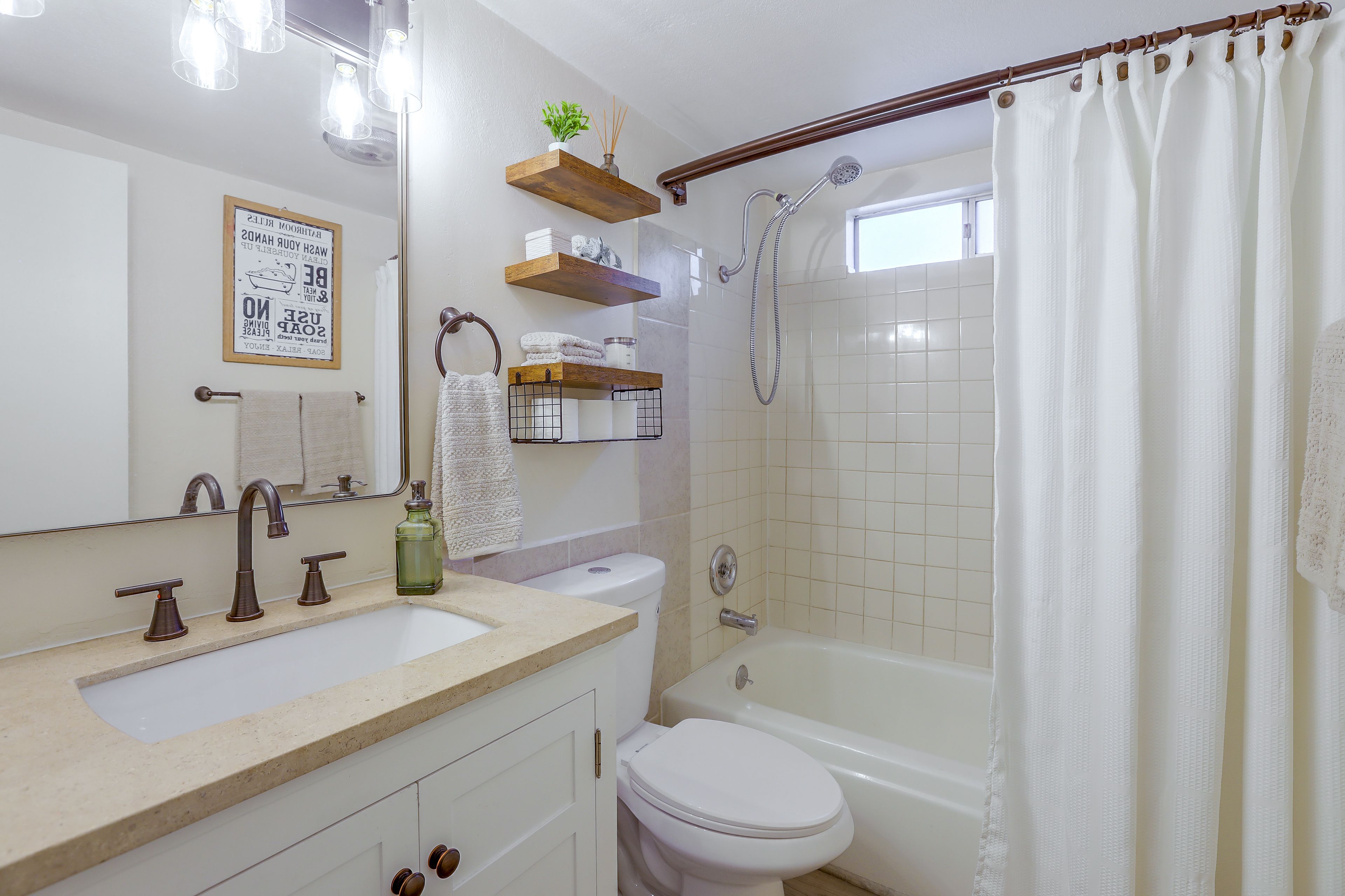 Full Bathroom | 2nd Floor