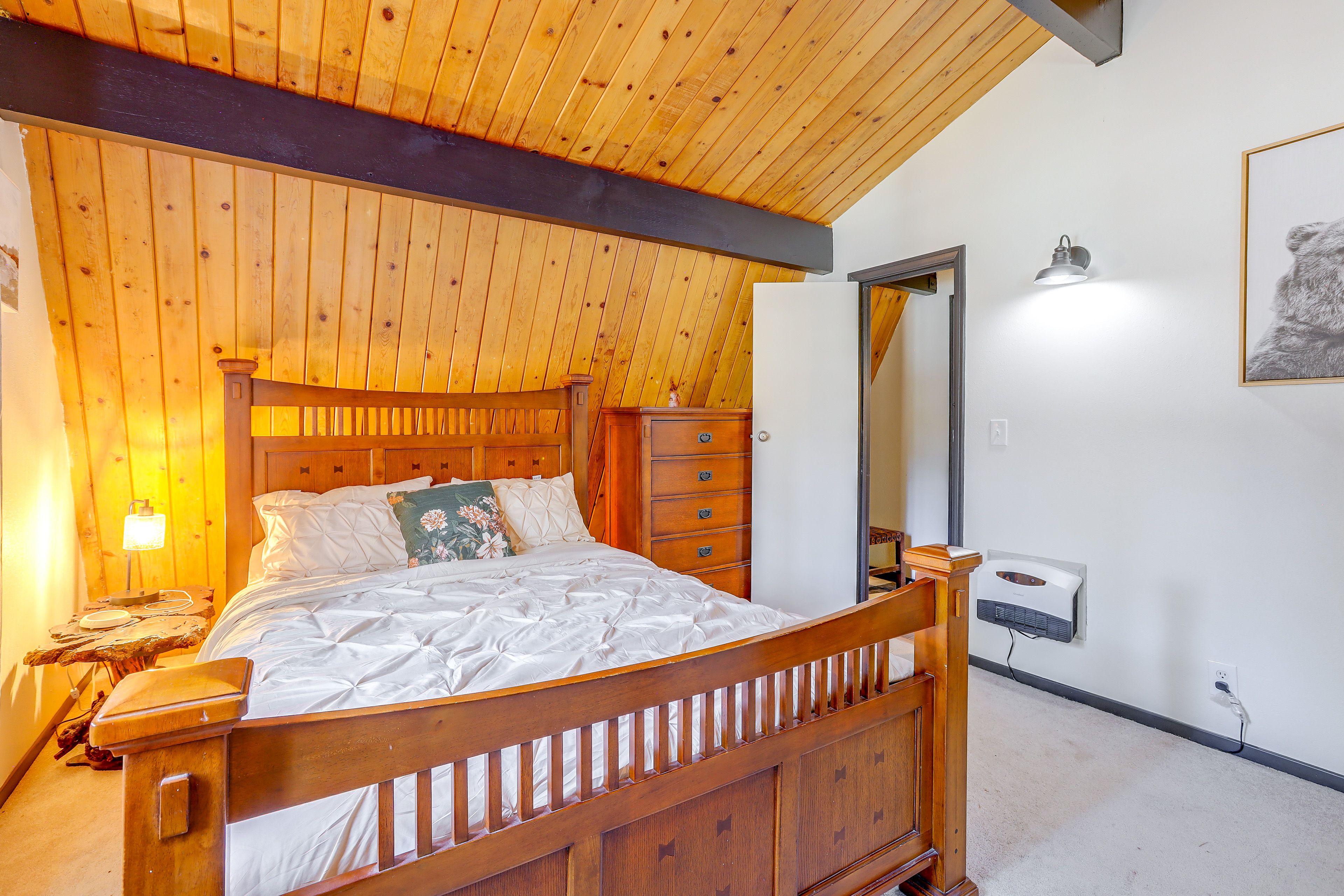 Bedroom 1 | Queen Bed | 2nd Floor