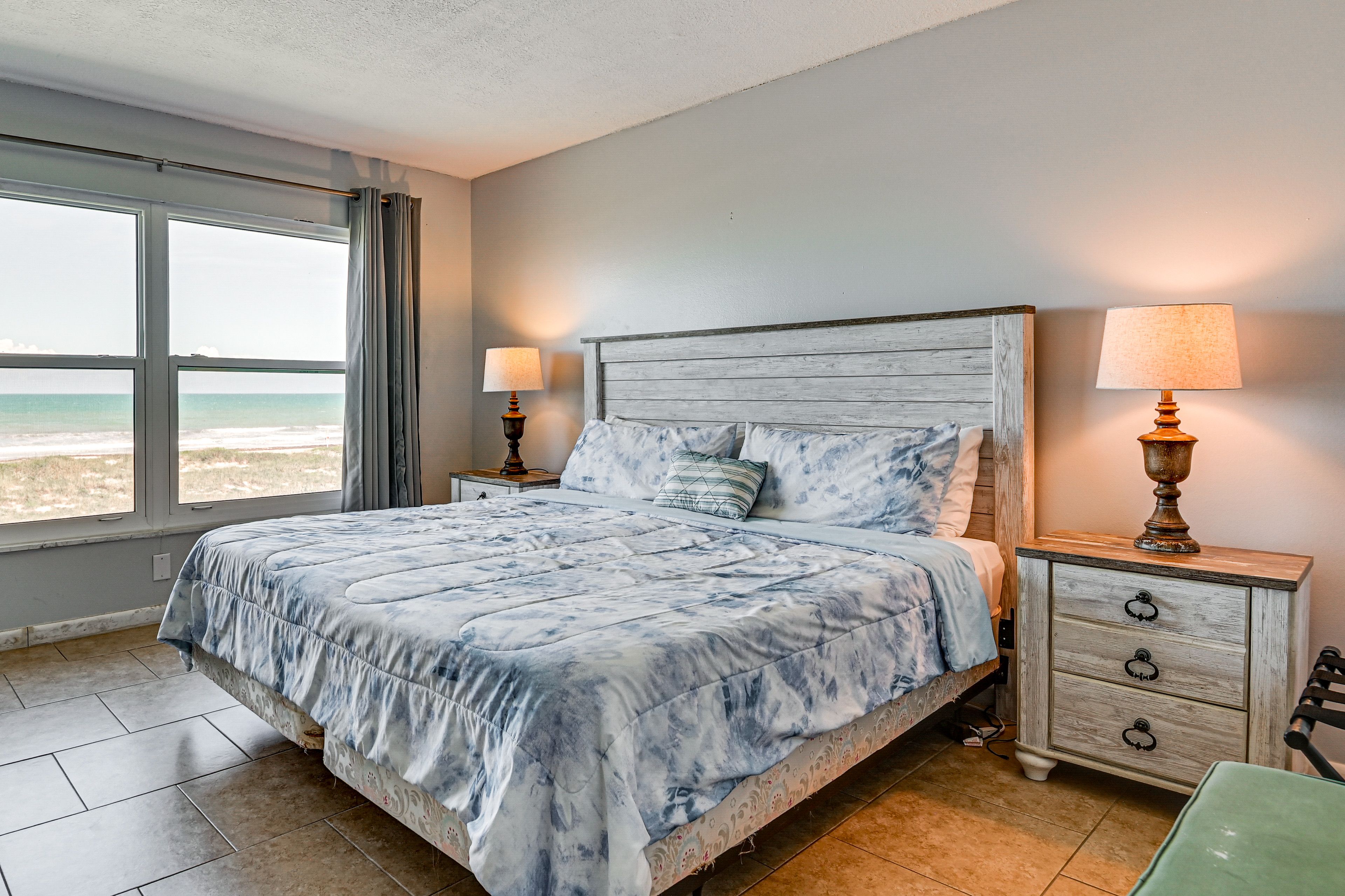 Bedroom 1 | King Bed
