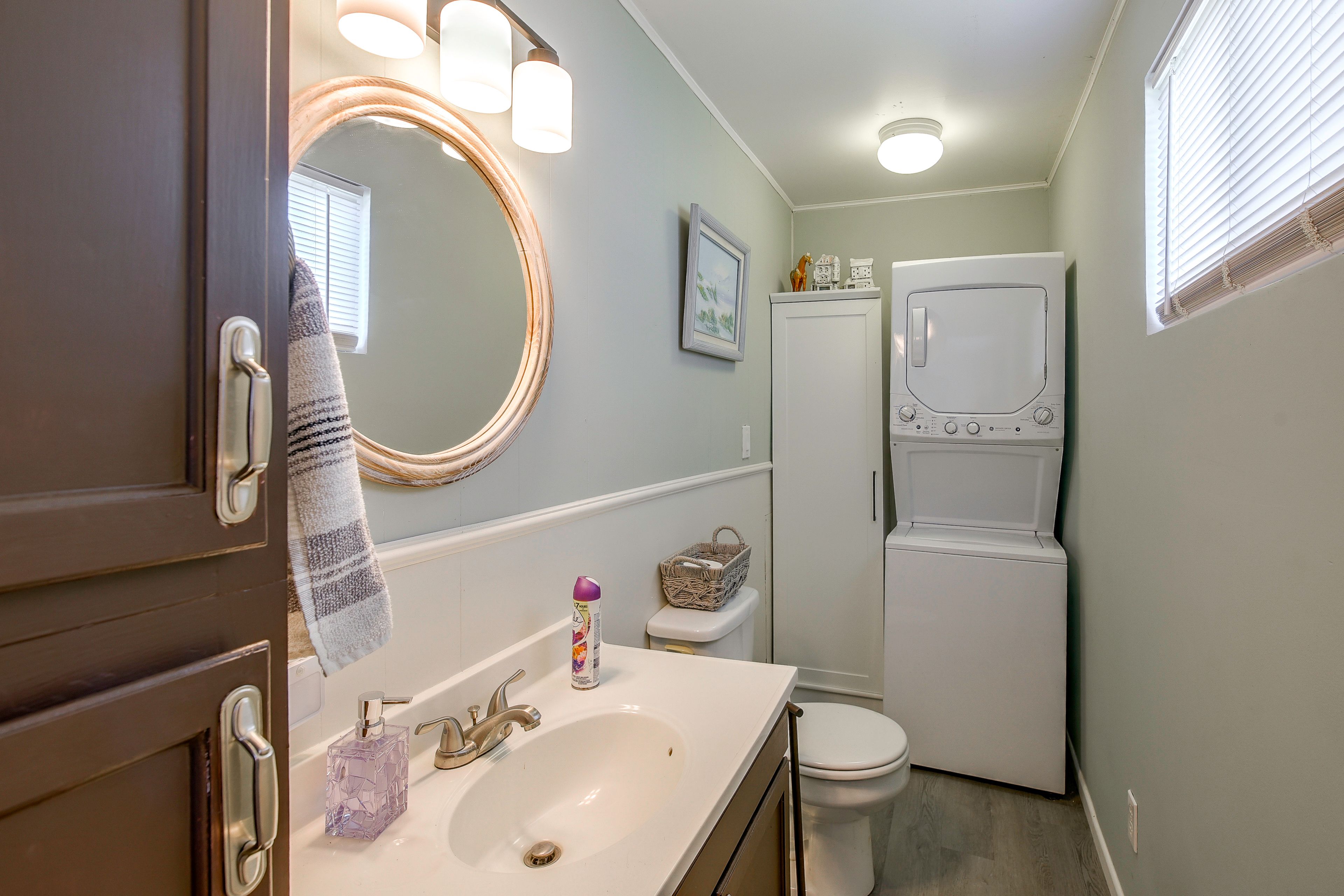 Full Bathroom