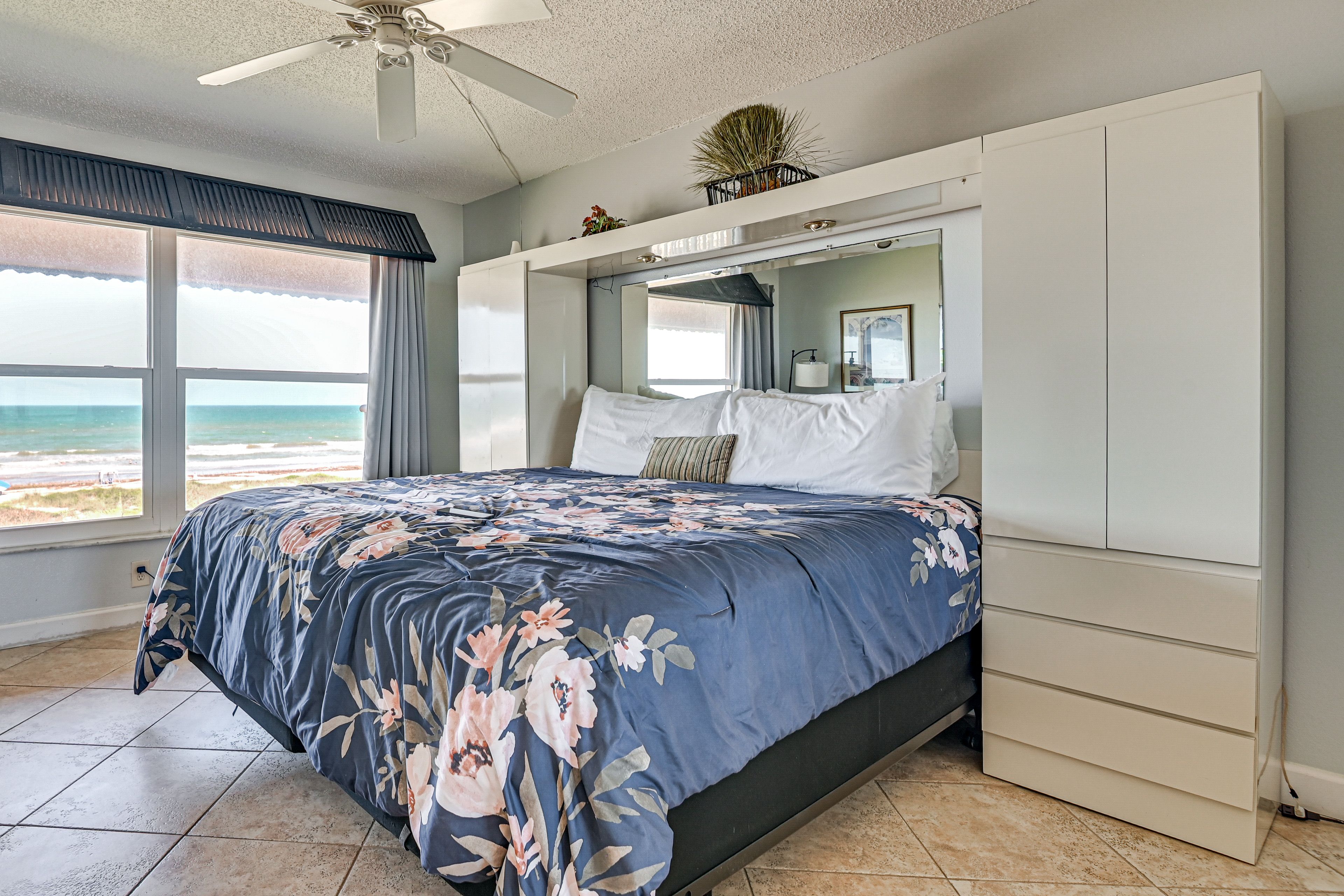 Bedroom 1 | King Bed