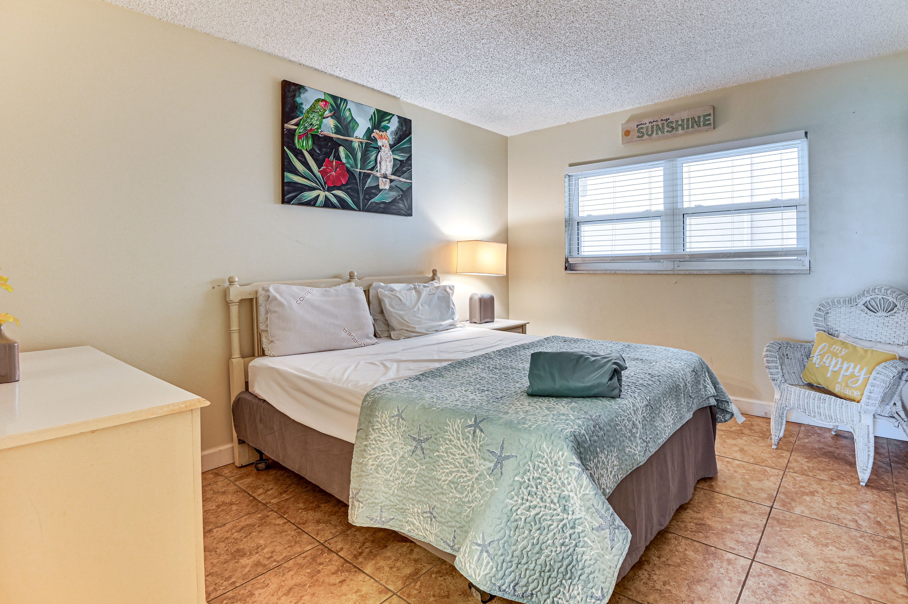 Bedroom 2 | Queen Bed