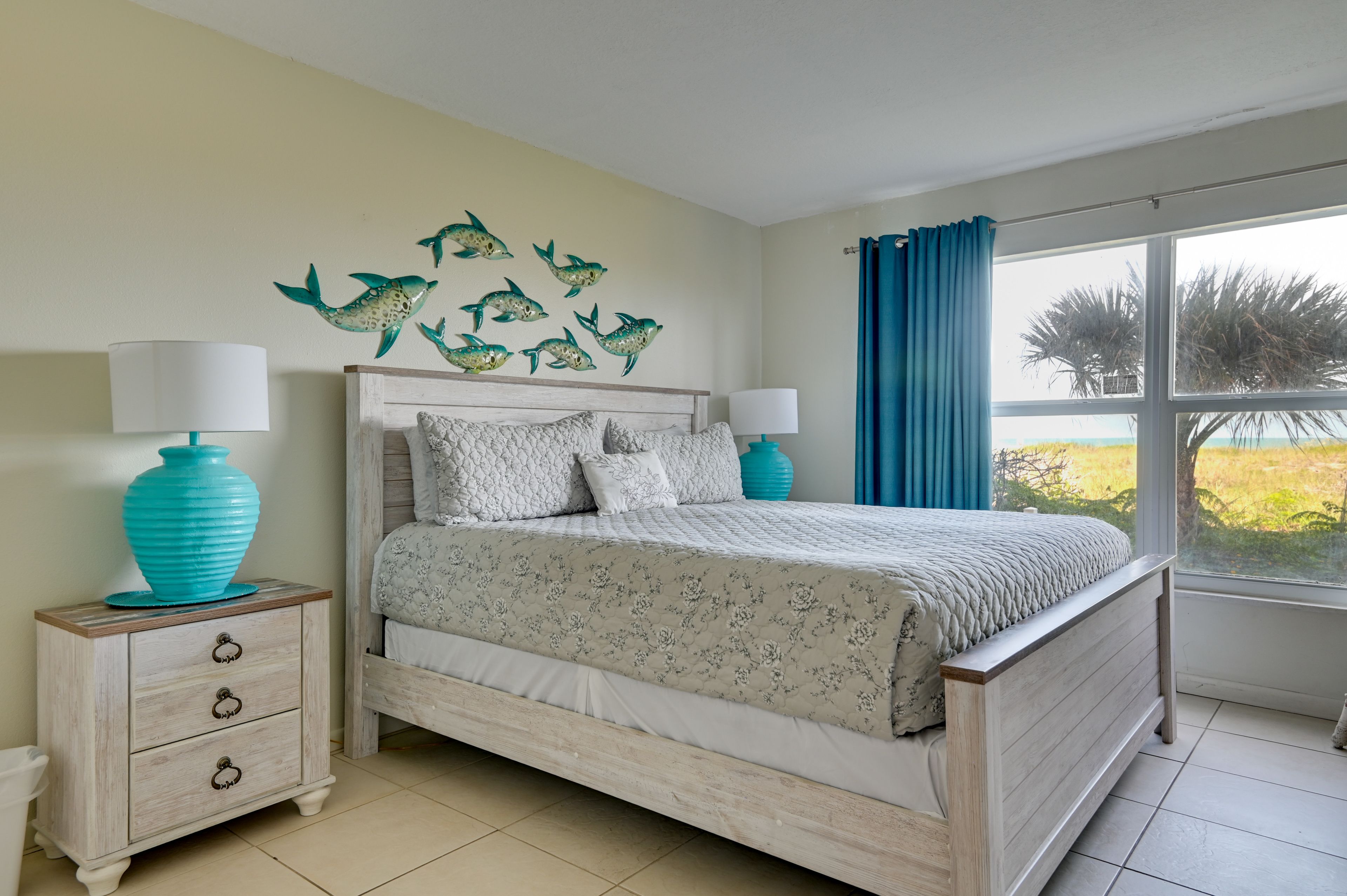 Bedroom 1 | King Bed