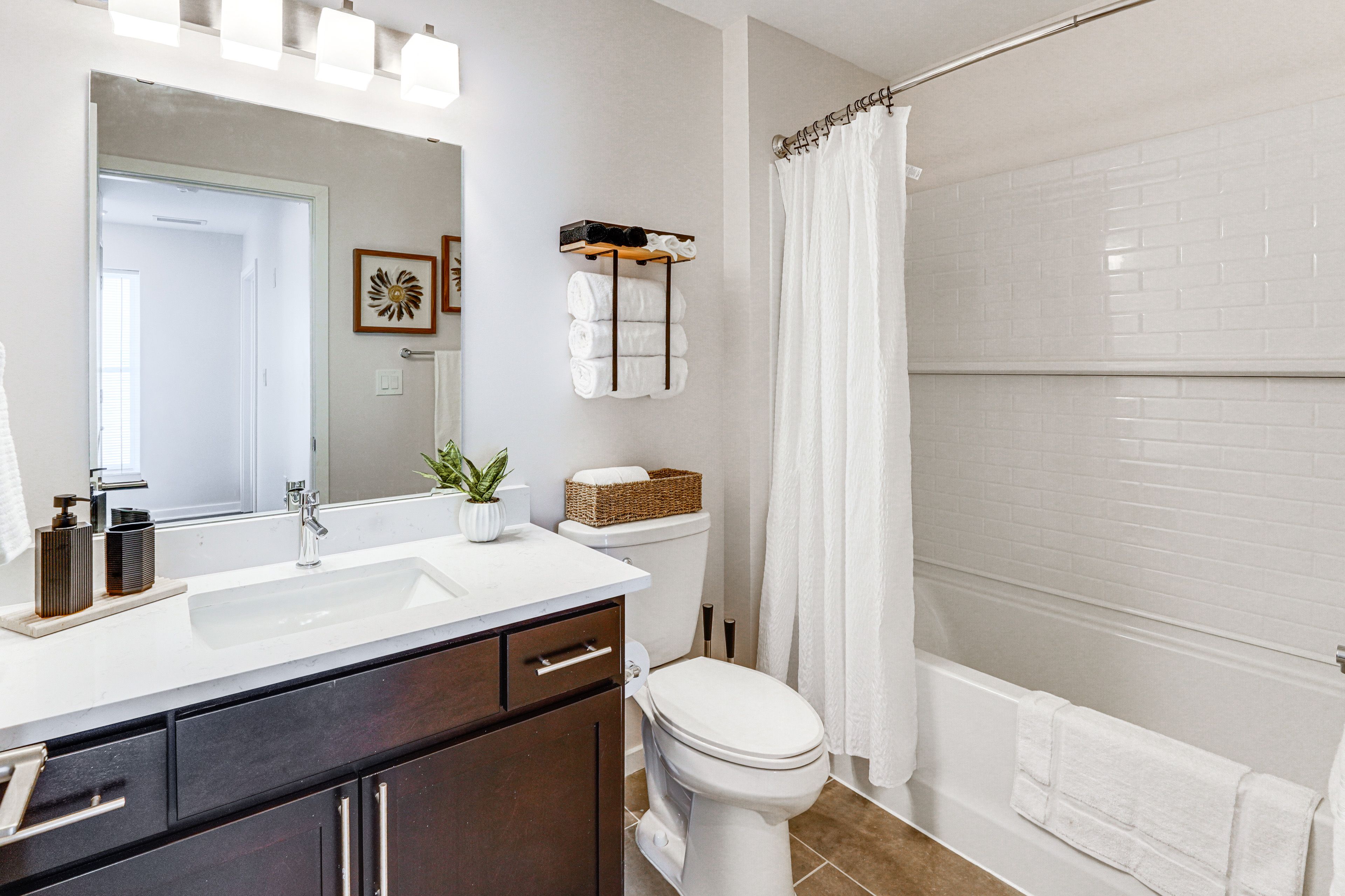 Full Bathroom | 3rd Floor