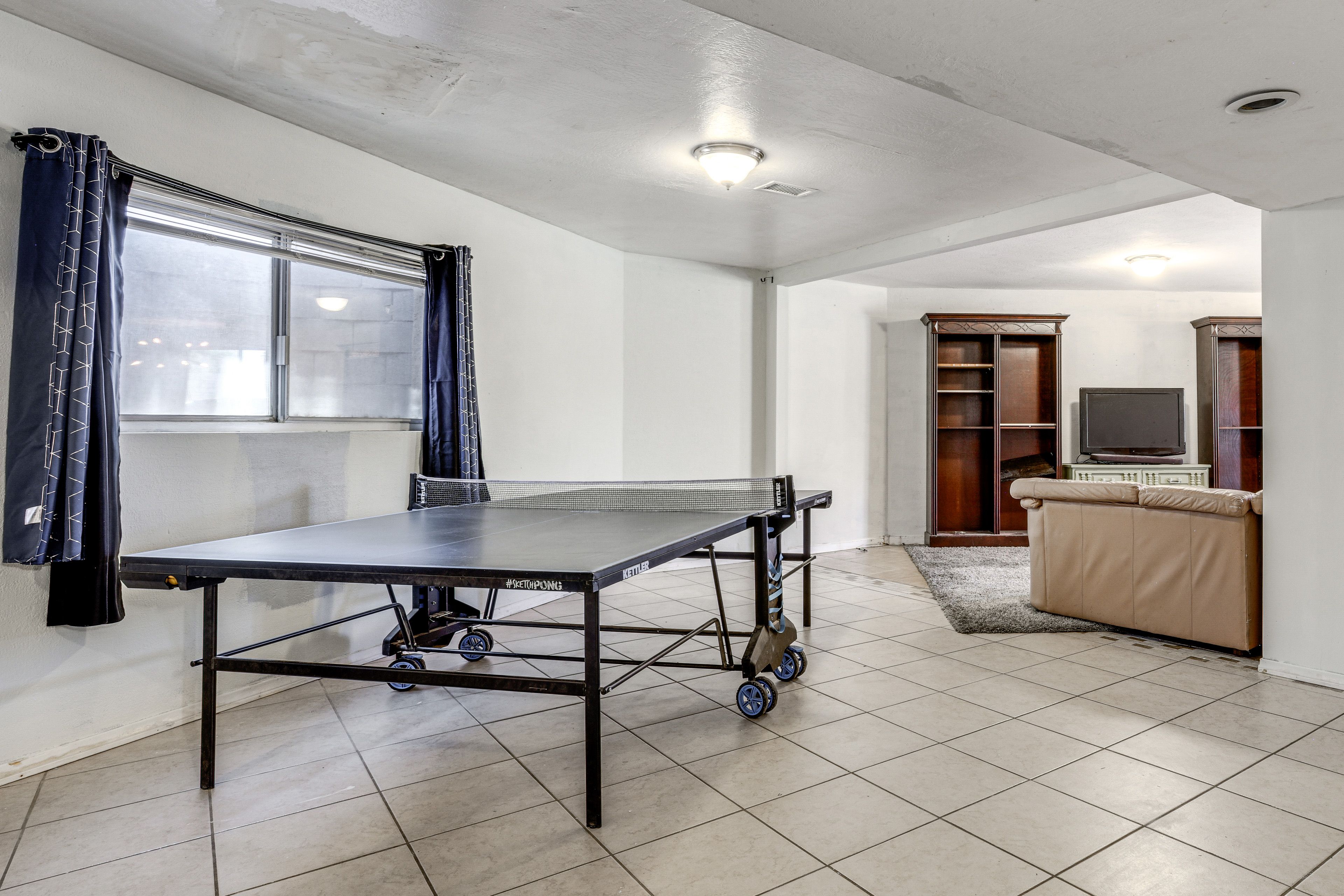Ping-Pong Table