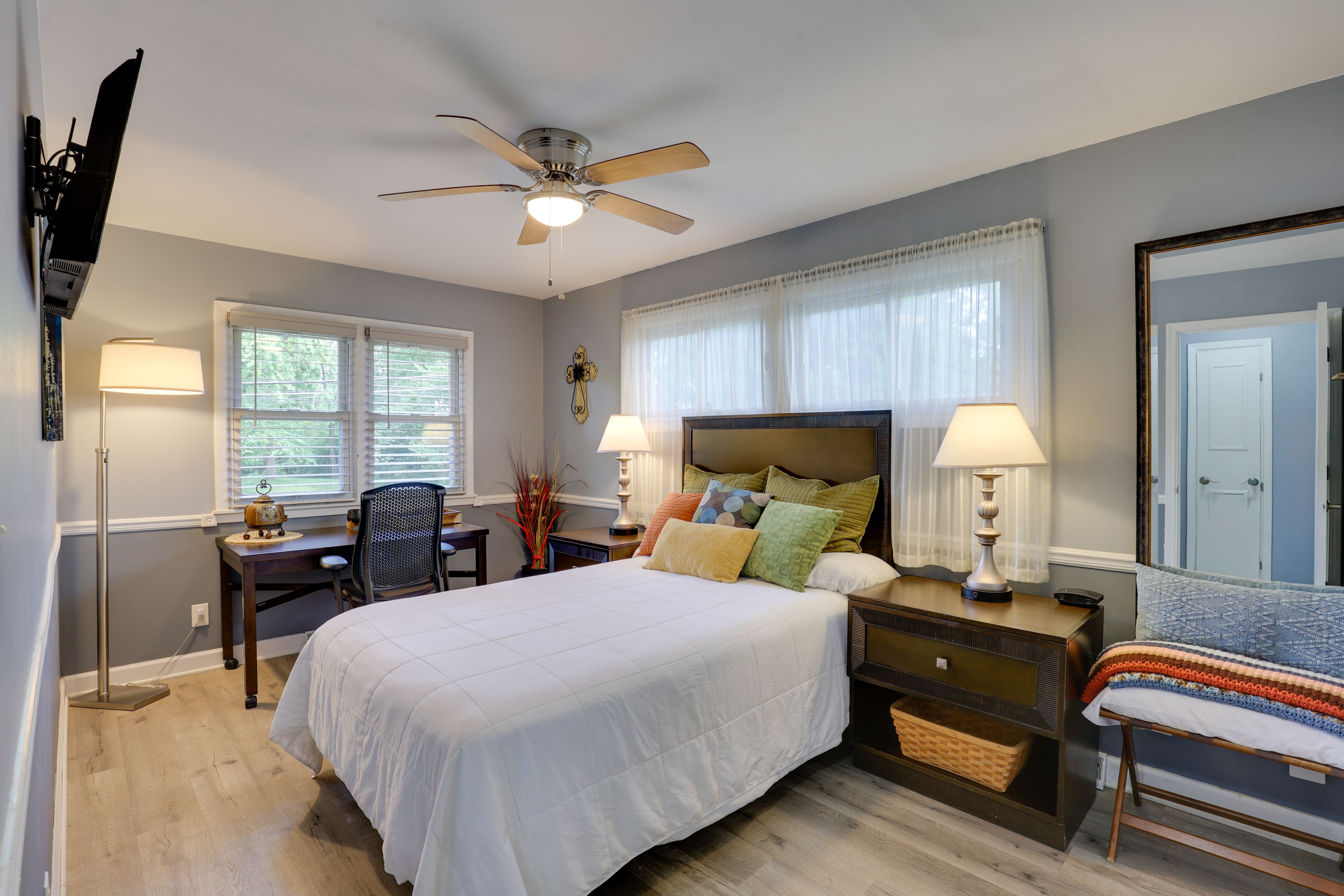 Bedroom | Queen Bed | Workstation | Smart TV