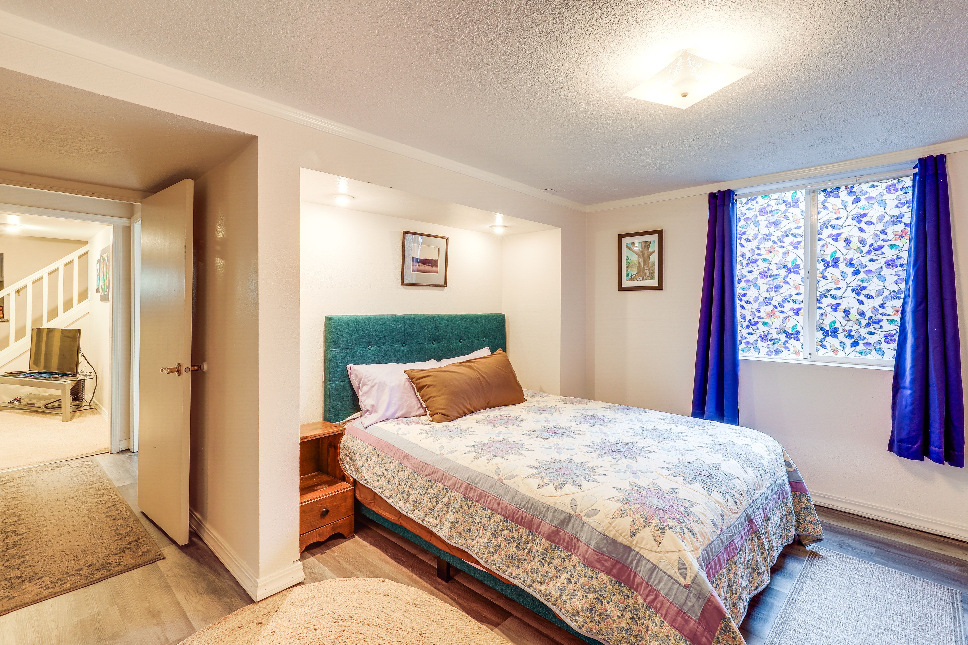 Bedroom | Queen Bed