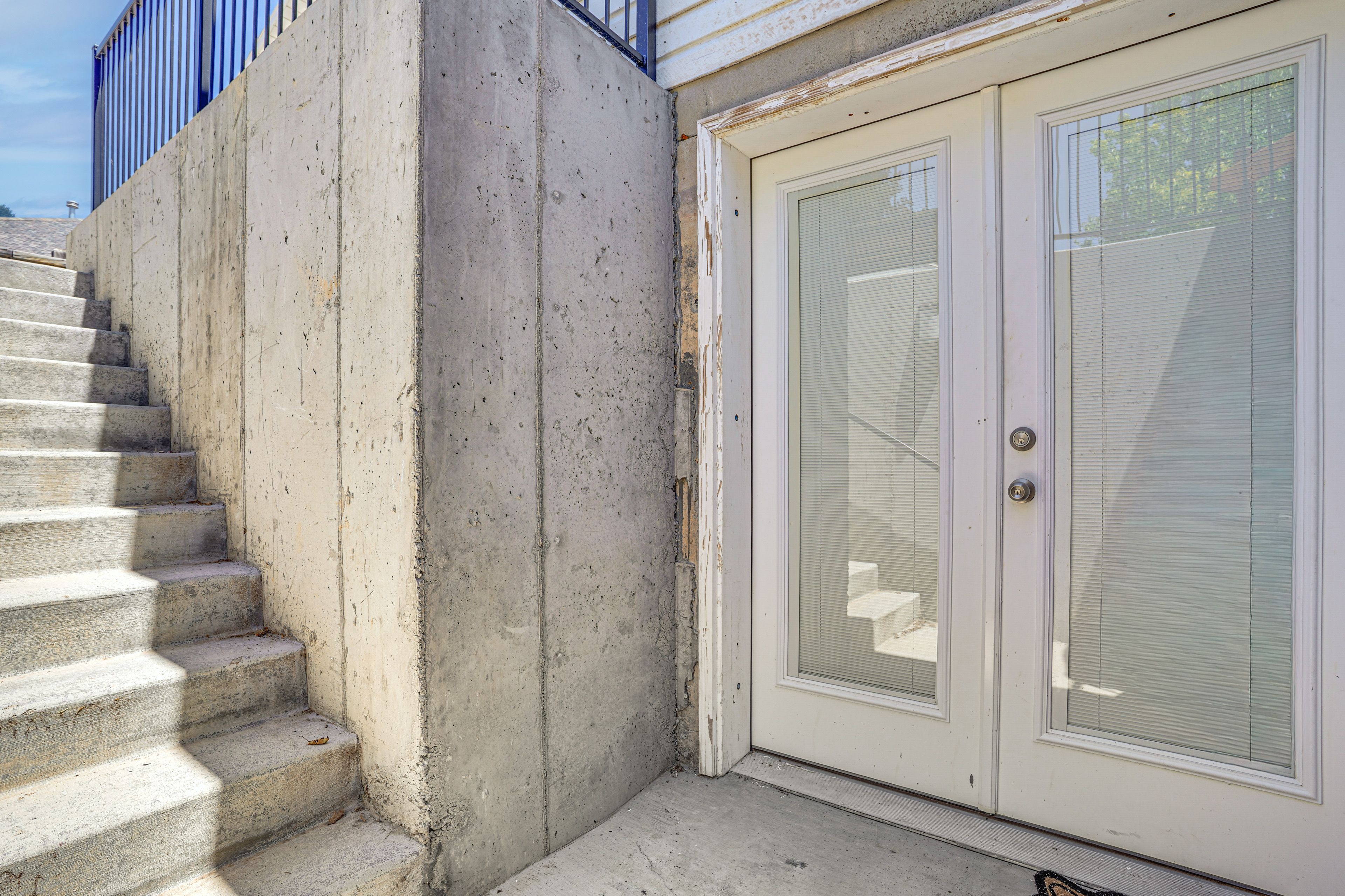 Unit Entrance | Stairs Required
