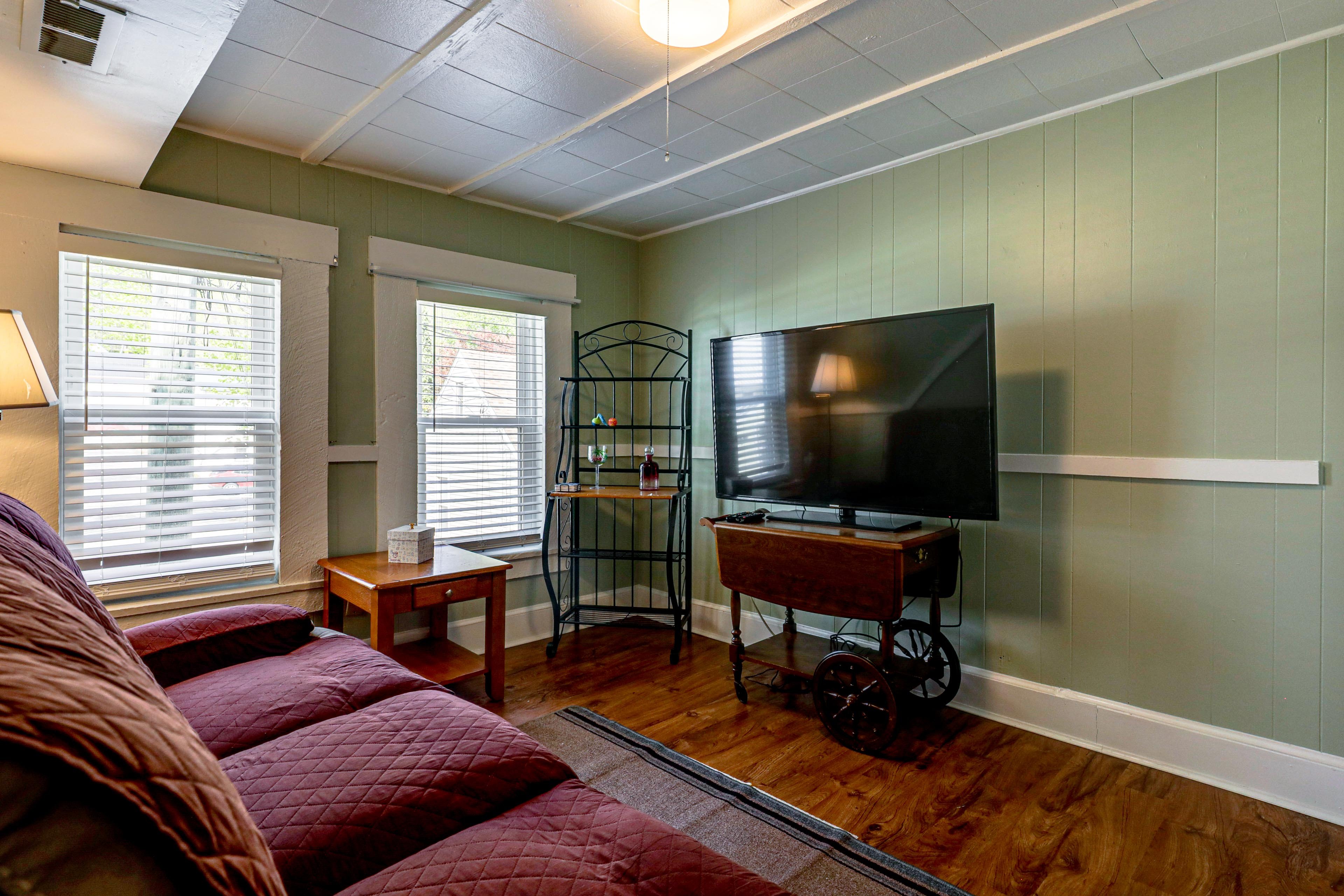 Living Room | Flat-Screen TV