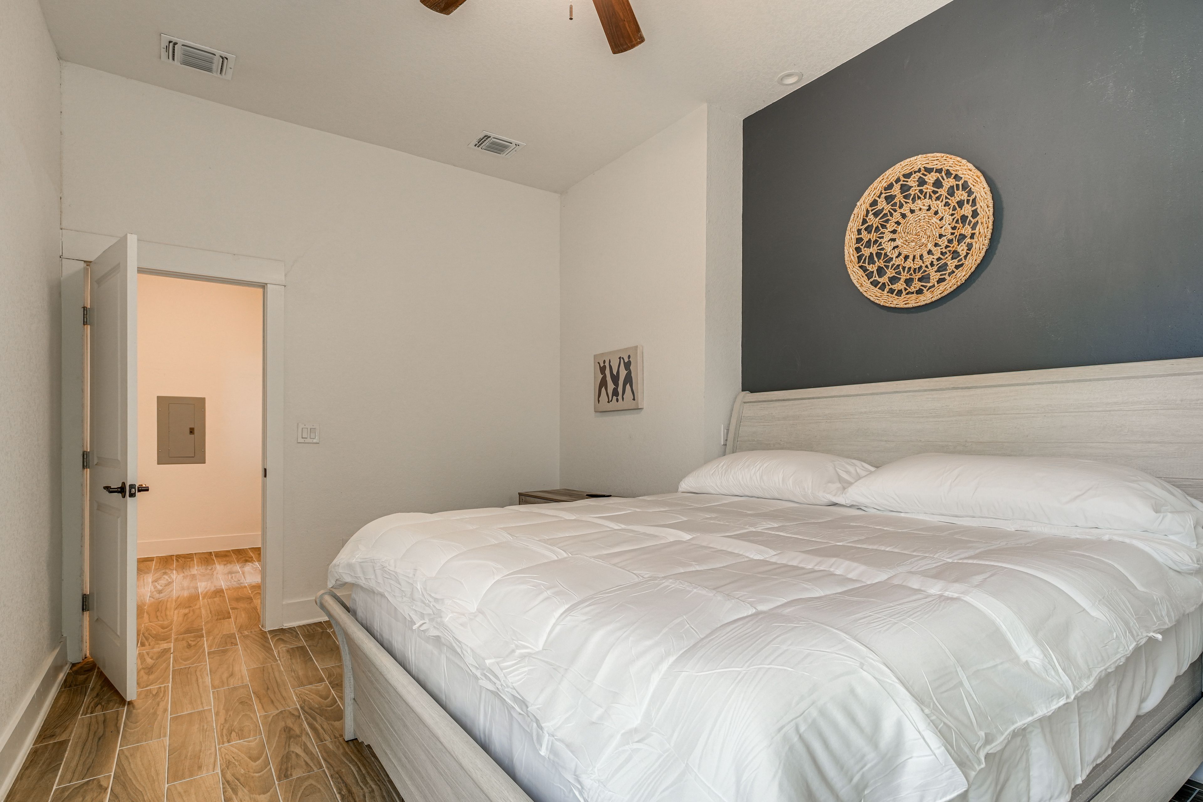 Bedroom 1 | King Bed