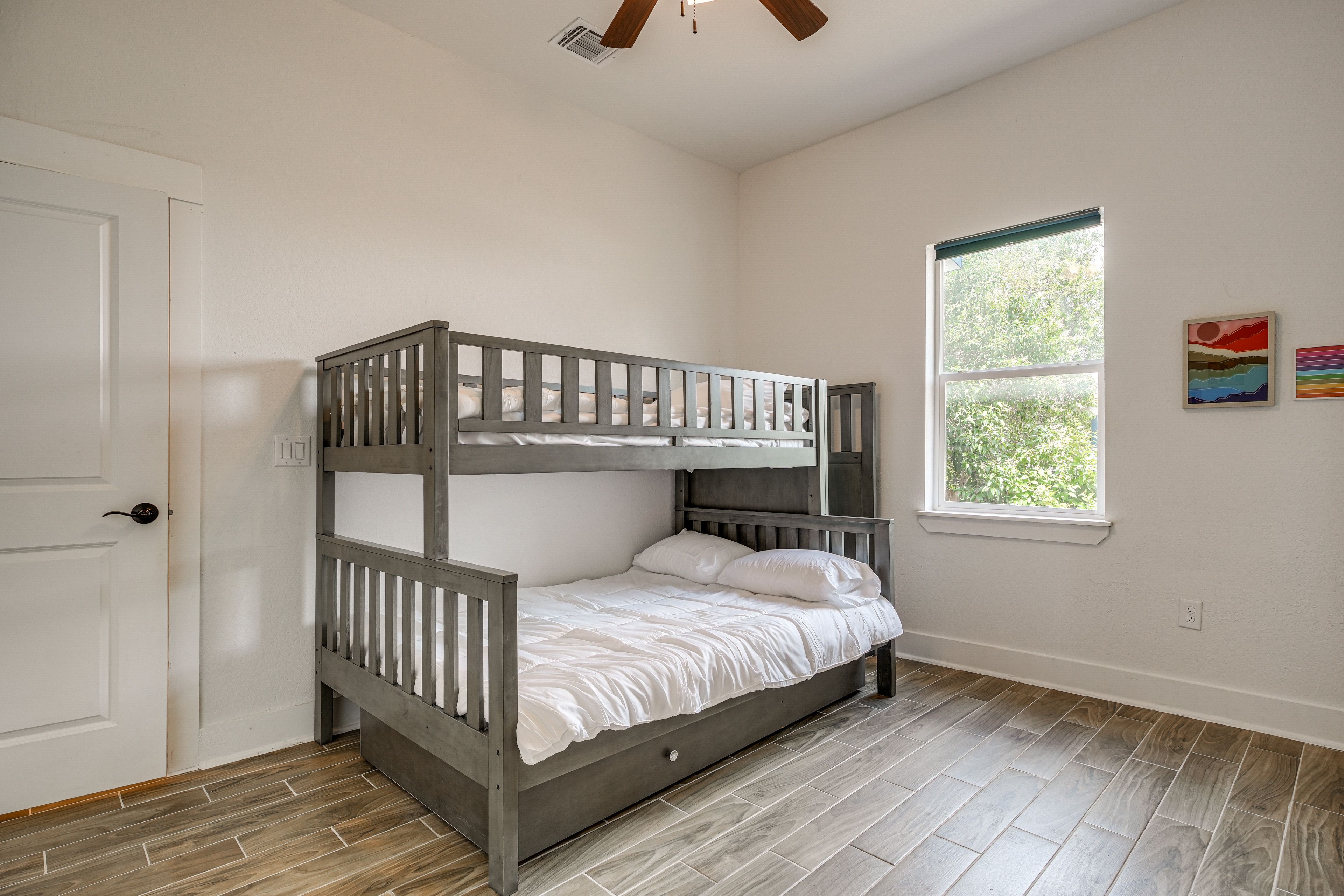 Bedroom 2 | Twin/Full Bunk Bed