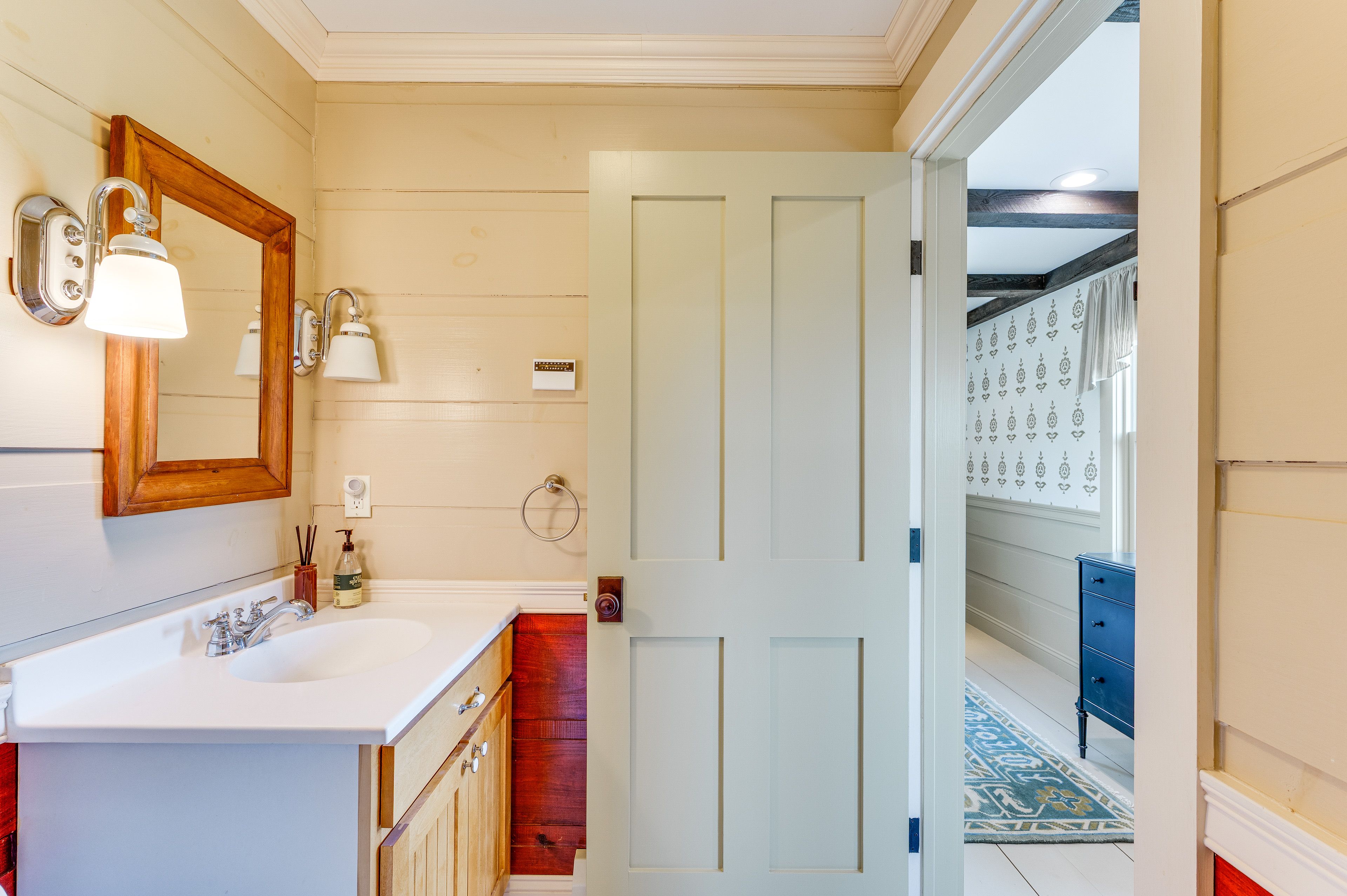Bathroom | 2nd Floor