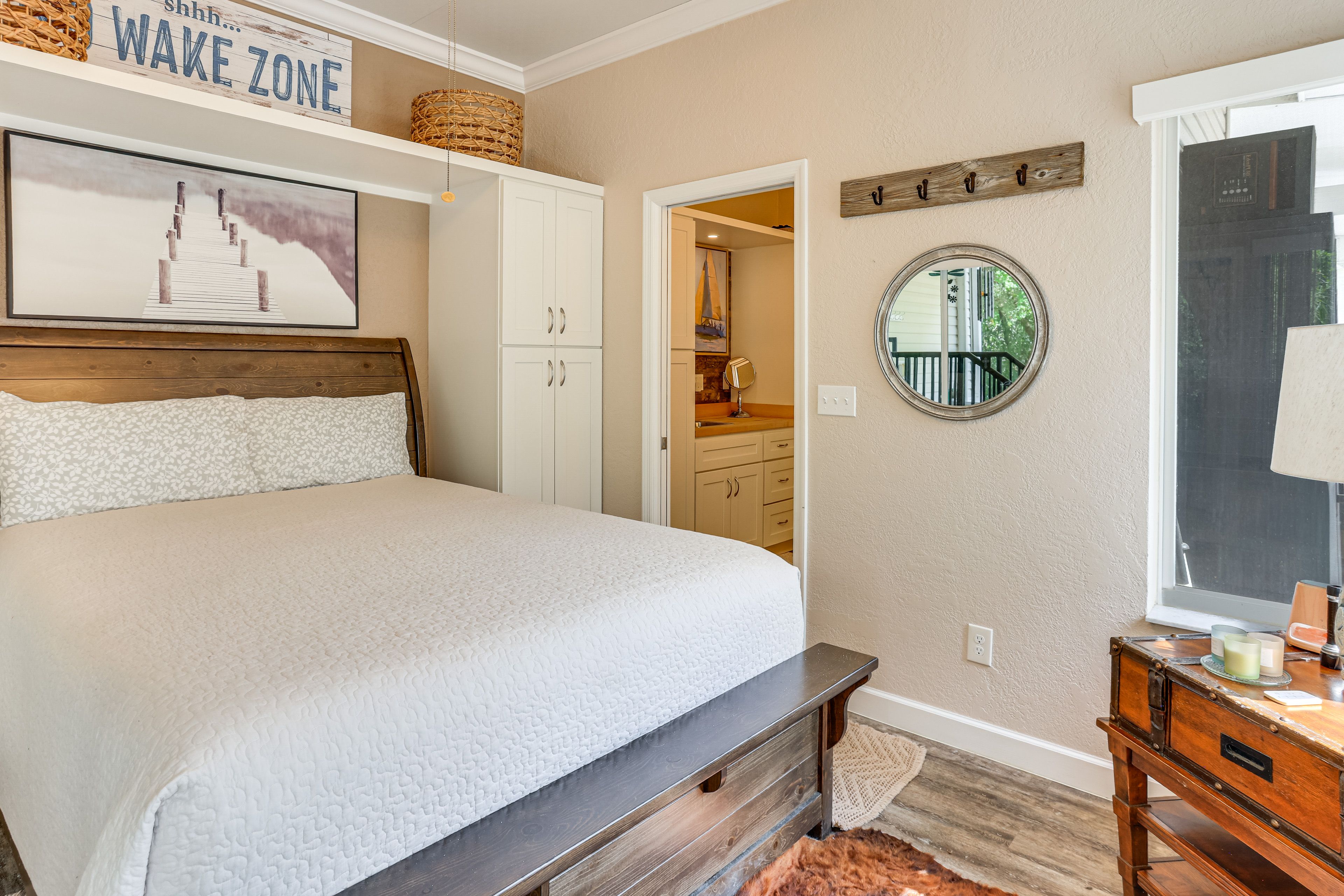 Bedroom 1 | Queen Bed