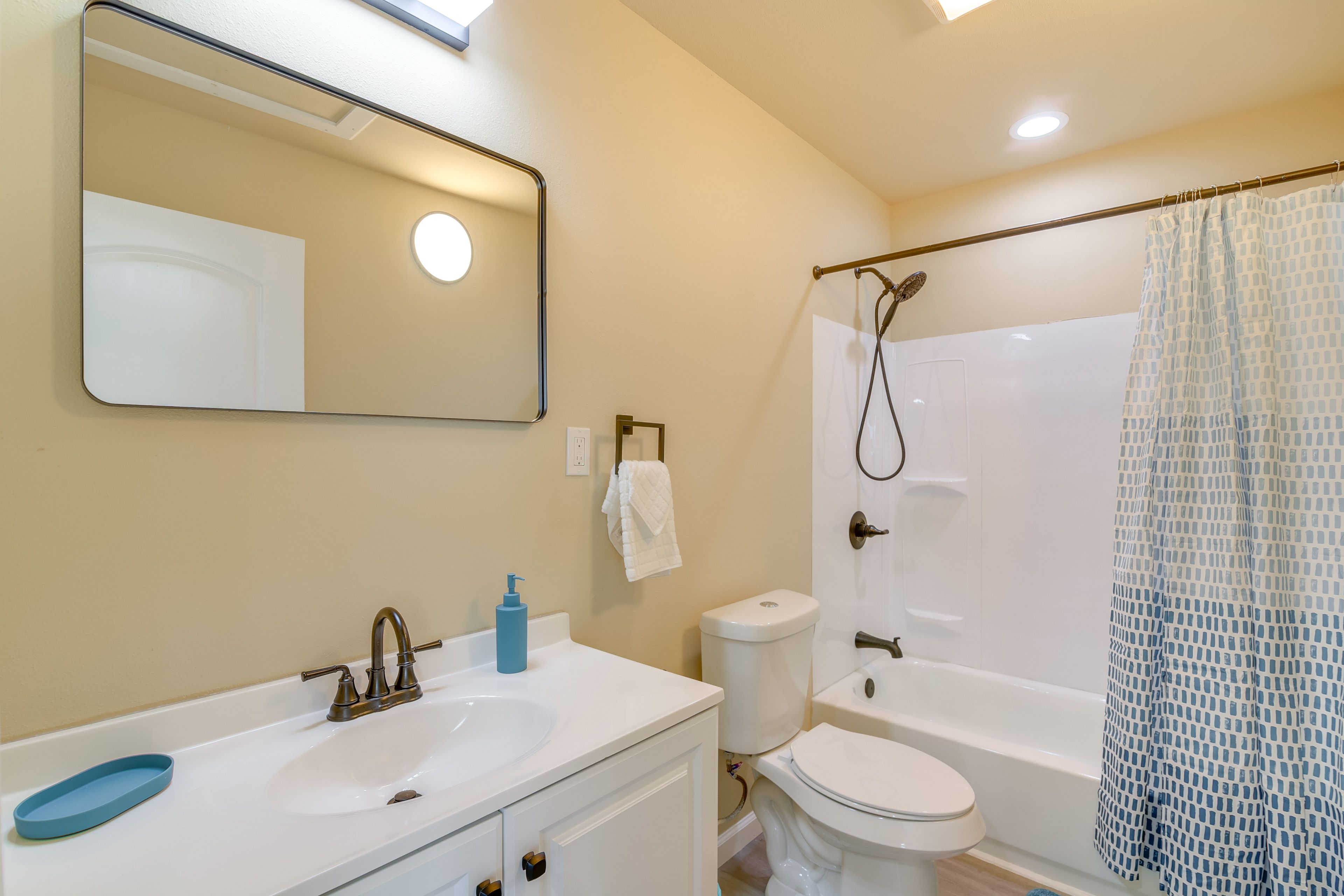 Full Bathroom