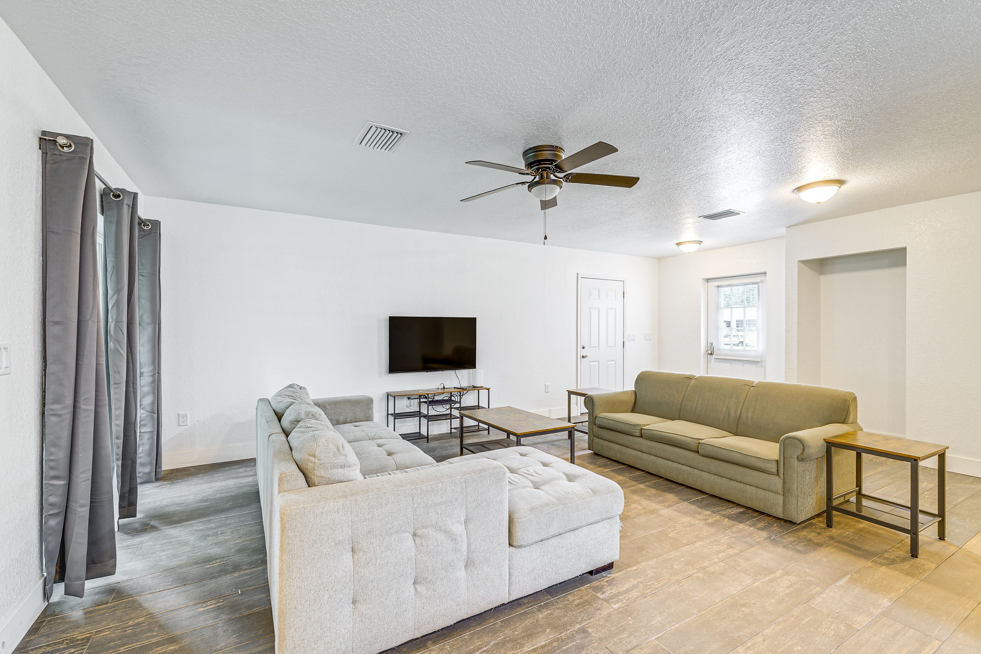 Living Room | Full Sleeper Sofa