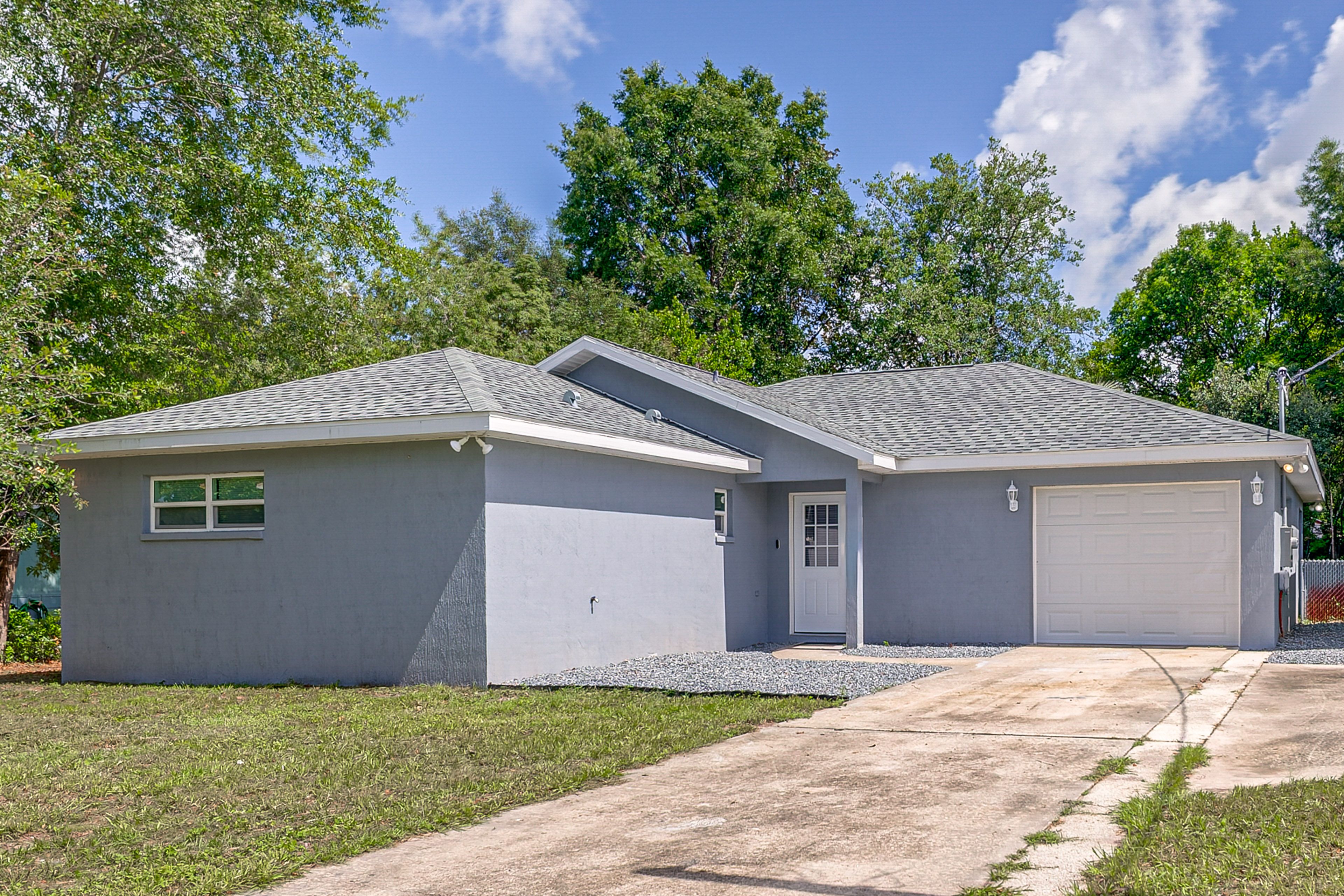 Parking | Driveway & Carport (5 Vehicles)