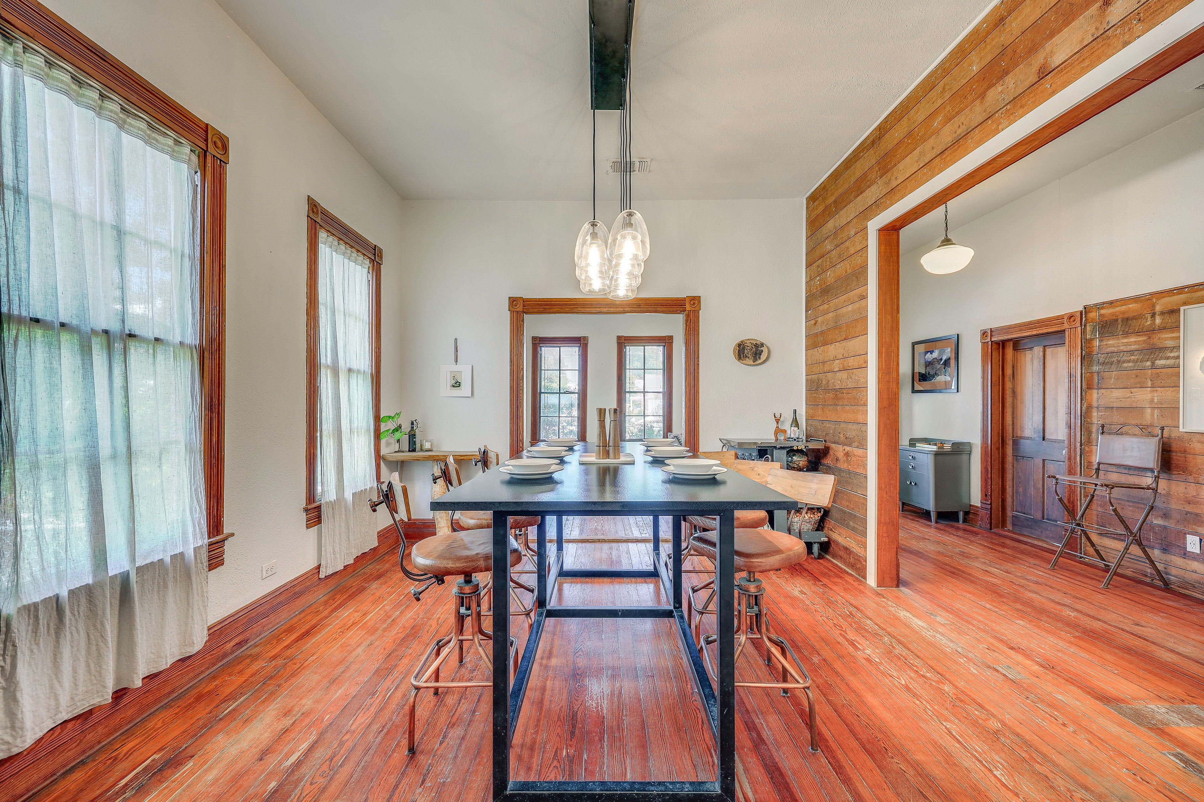 Dining Area | Dishware/Flatware