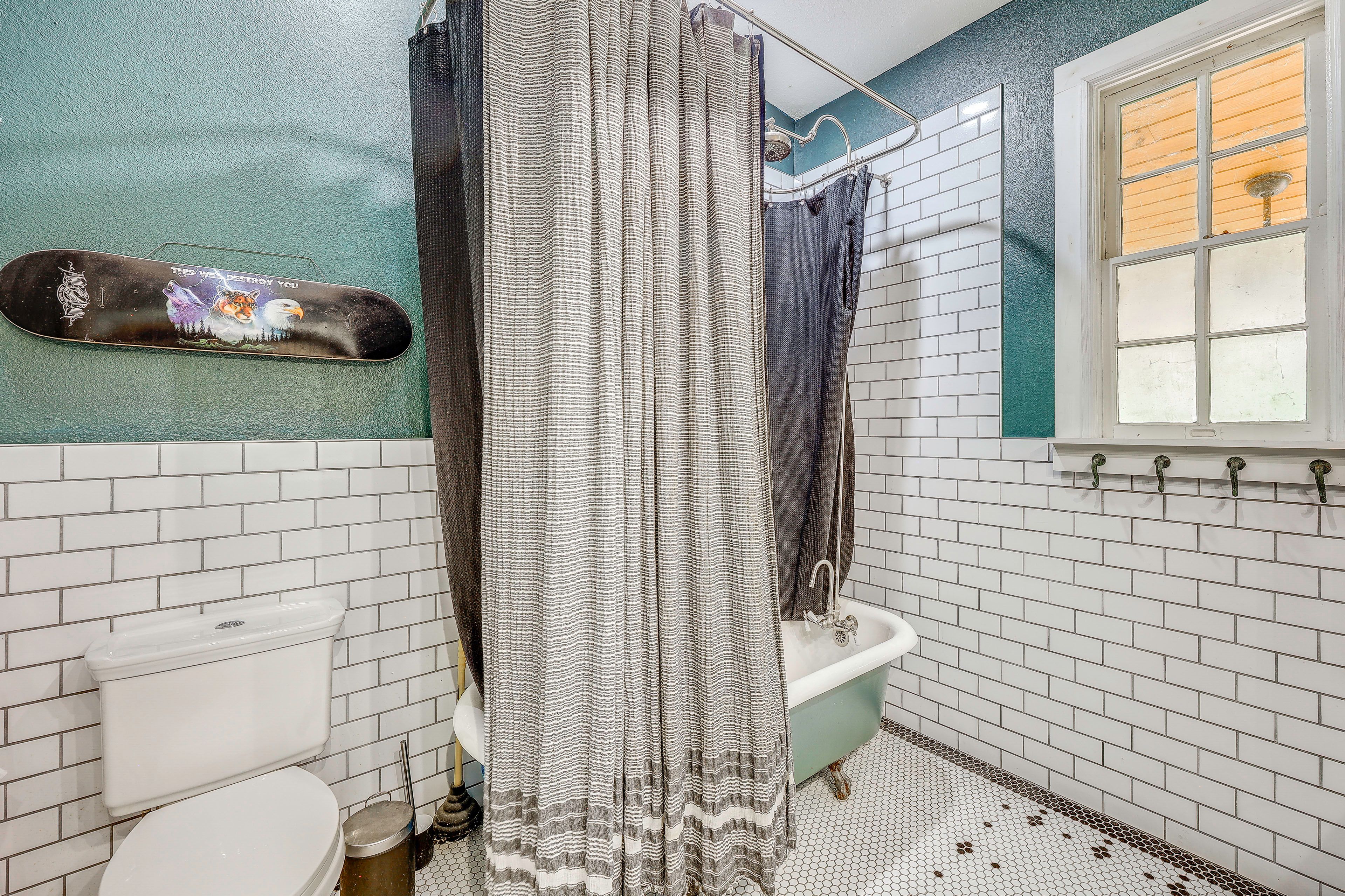 Full Bathroom