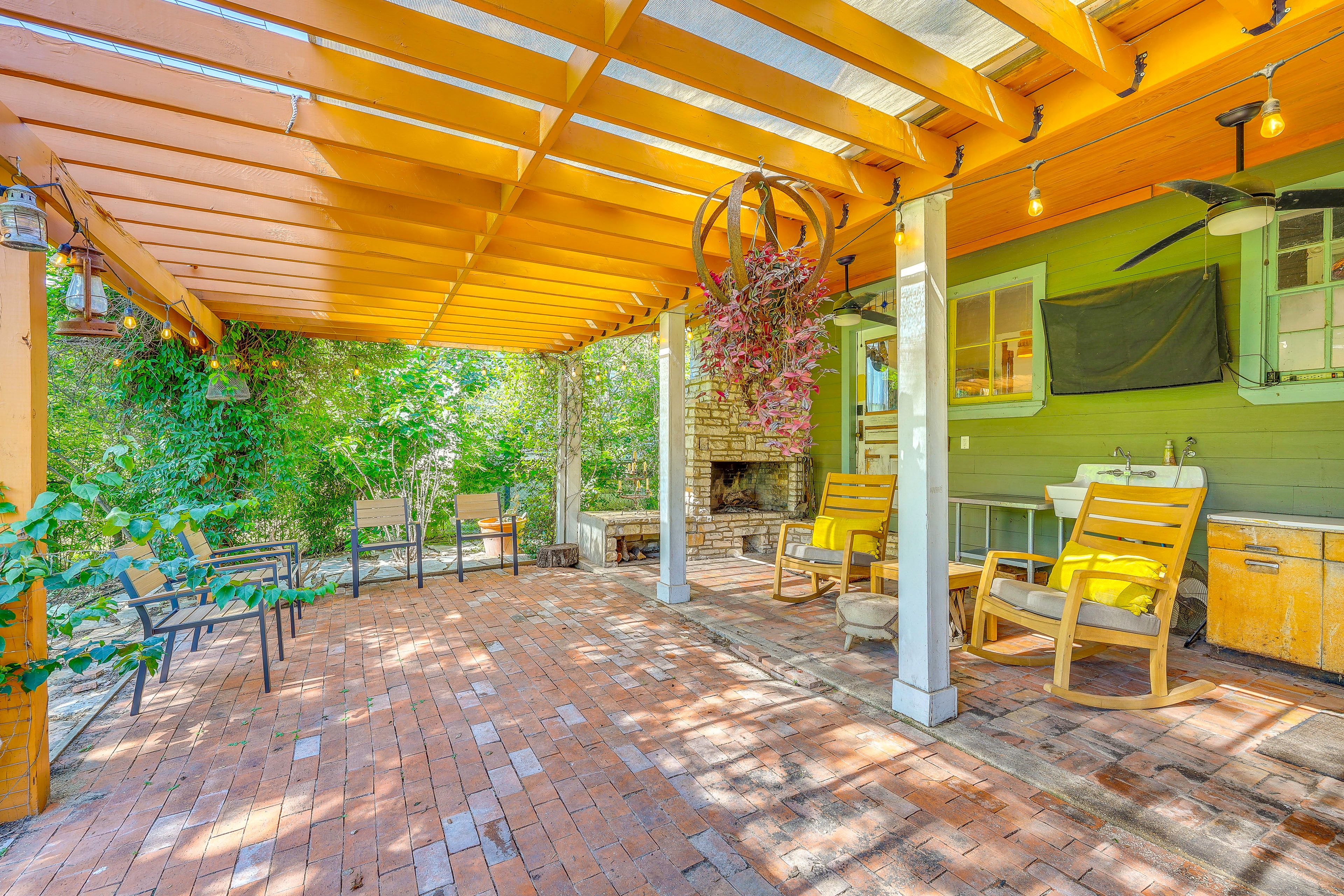 San Antonio Vacation Rental | 4BR | 2BA | 1,900 Sq Ft