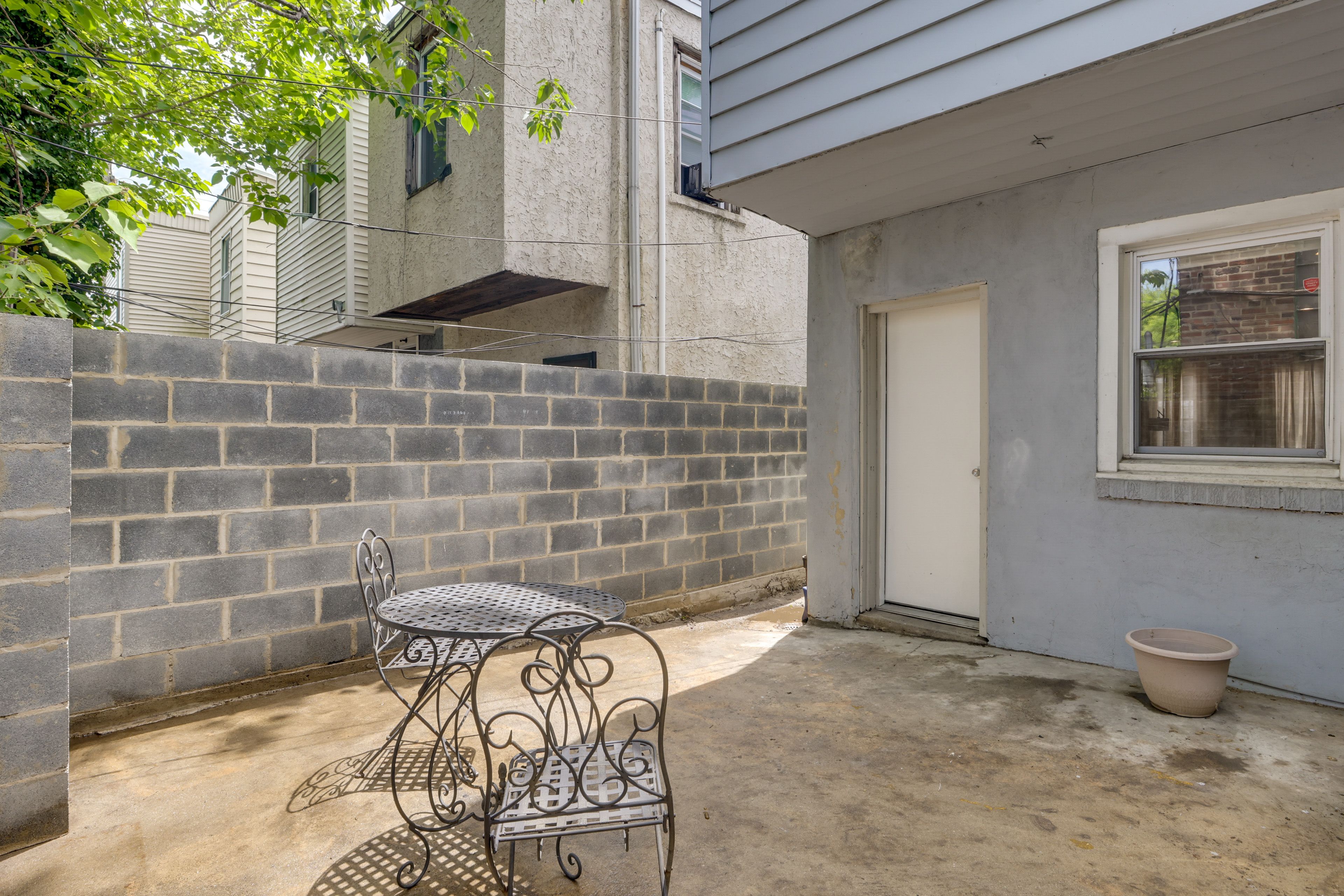 Private Patio w/ Bistro Table