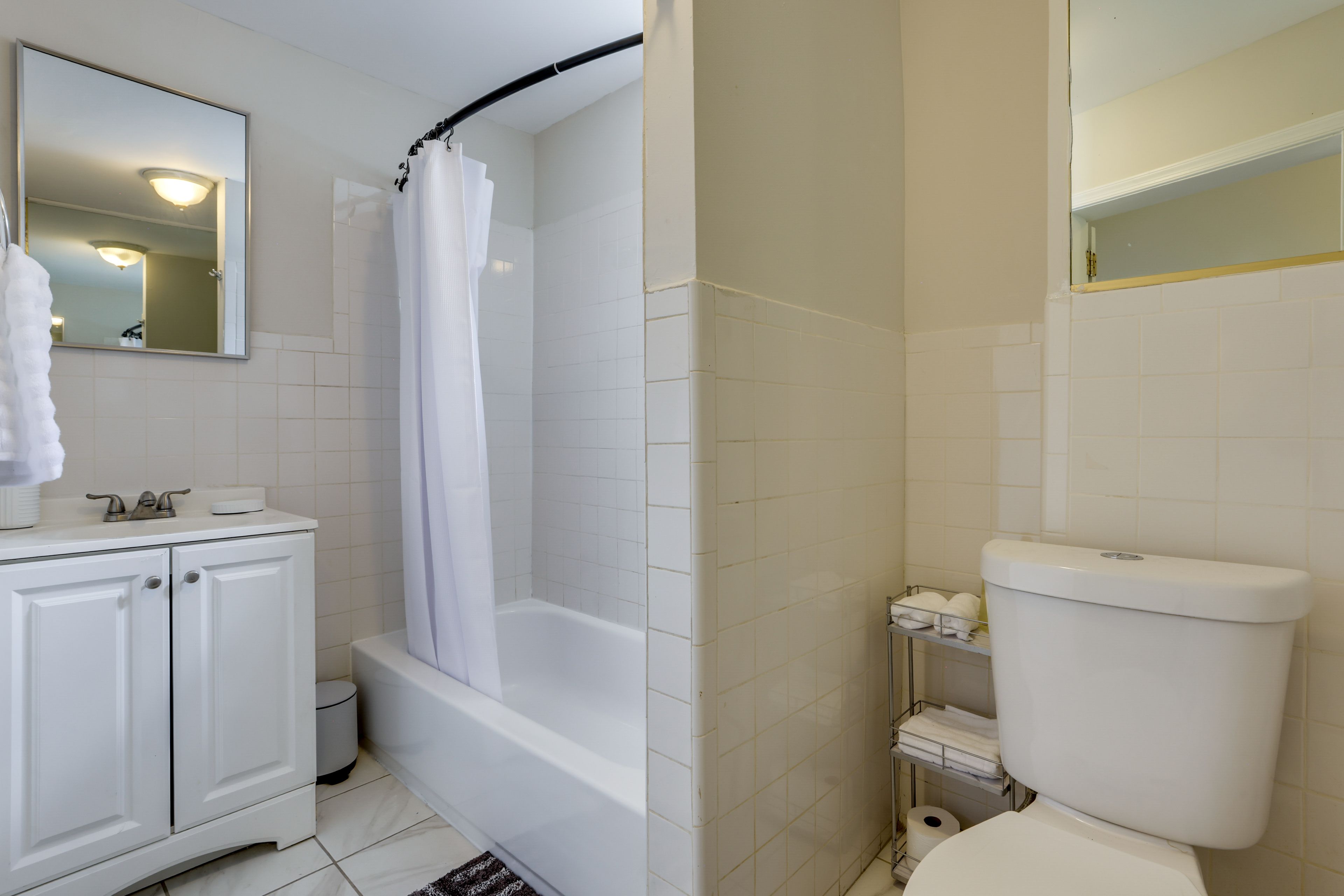 Full Bathroom | 2nd Floor