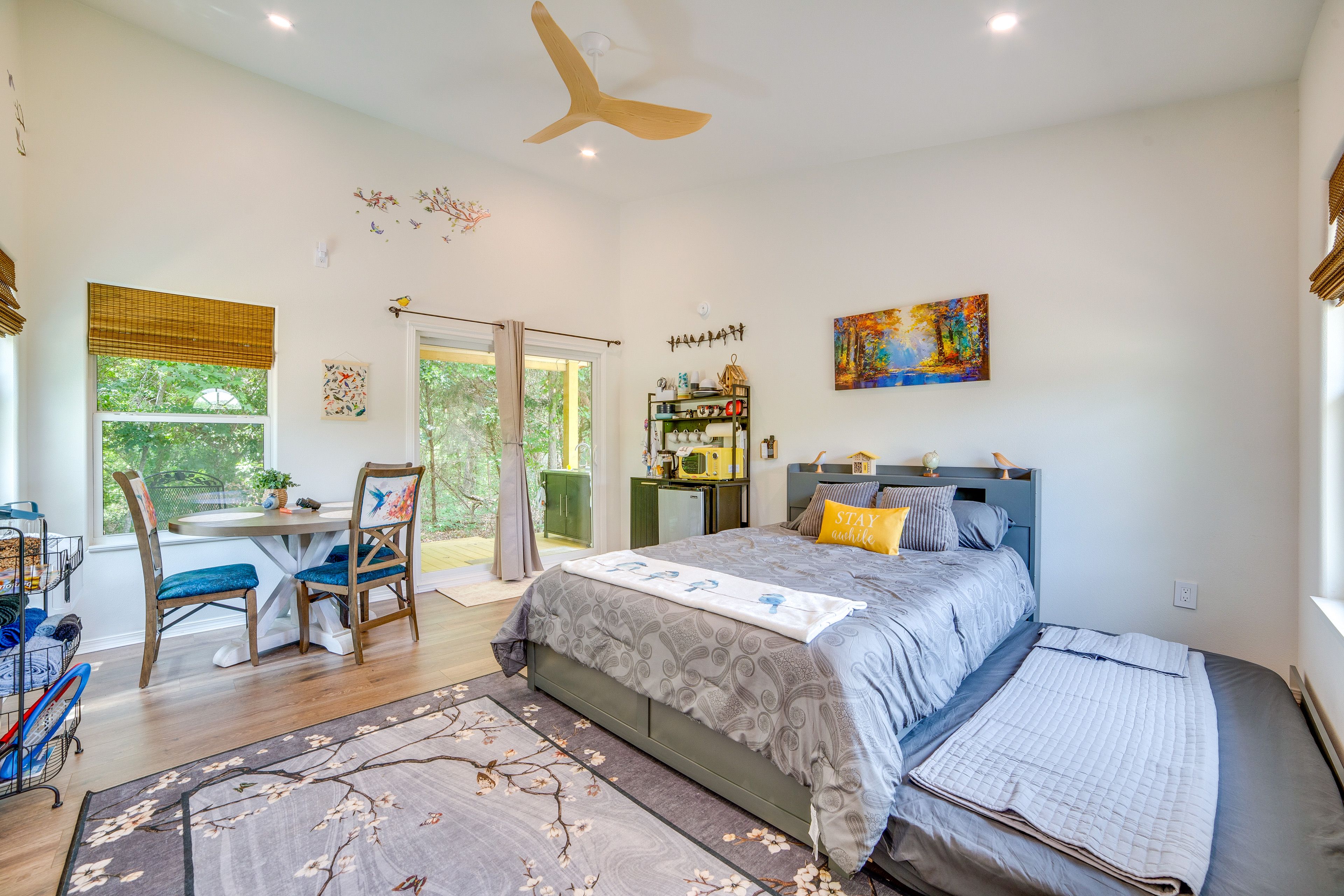Studio | Queen Bed | Twin Trundle