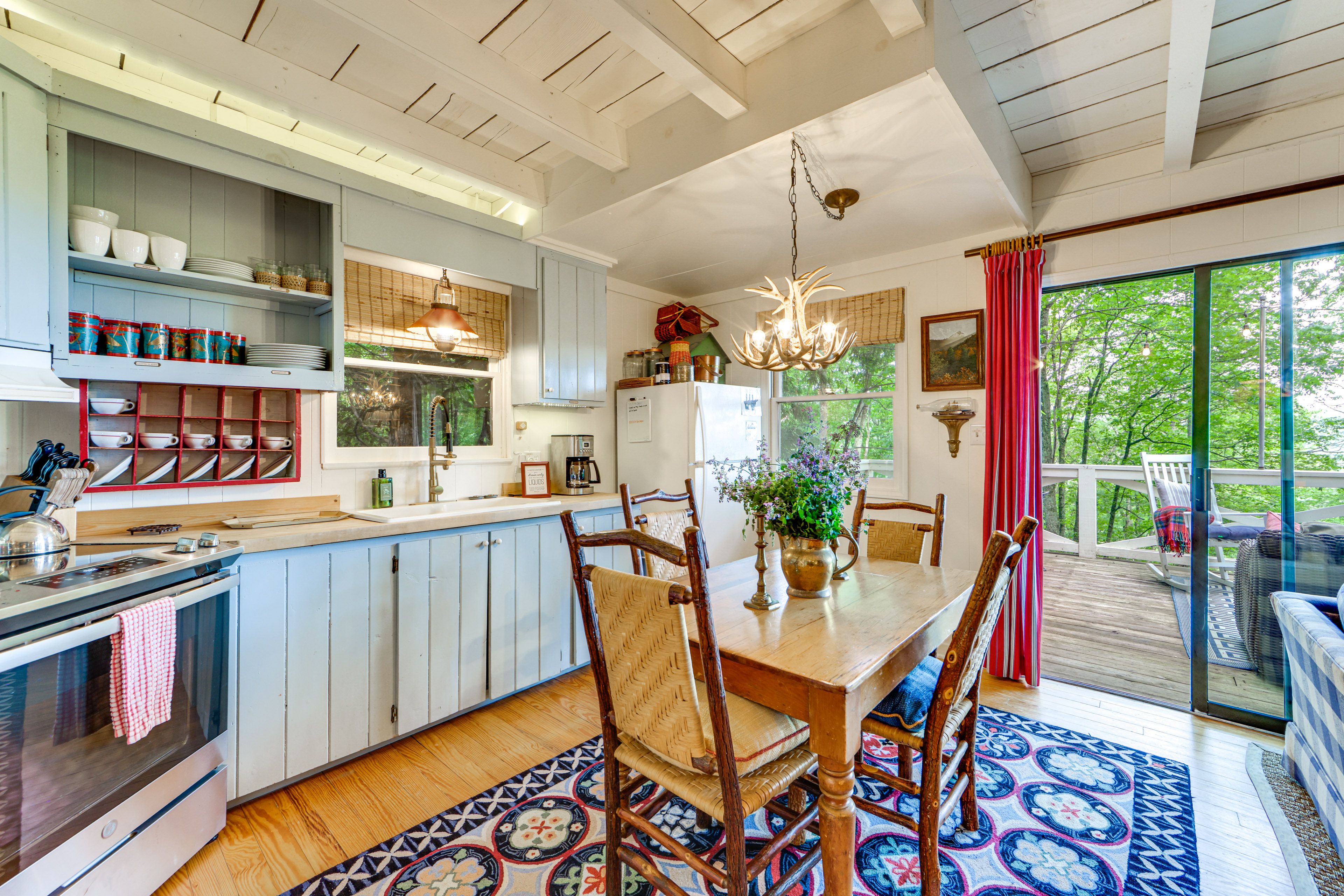 Interior | Open Floor Plan | Free WiFi