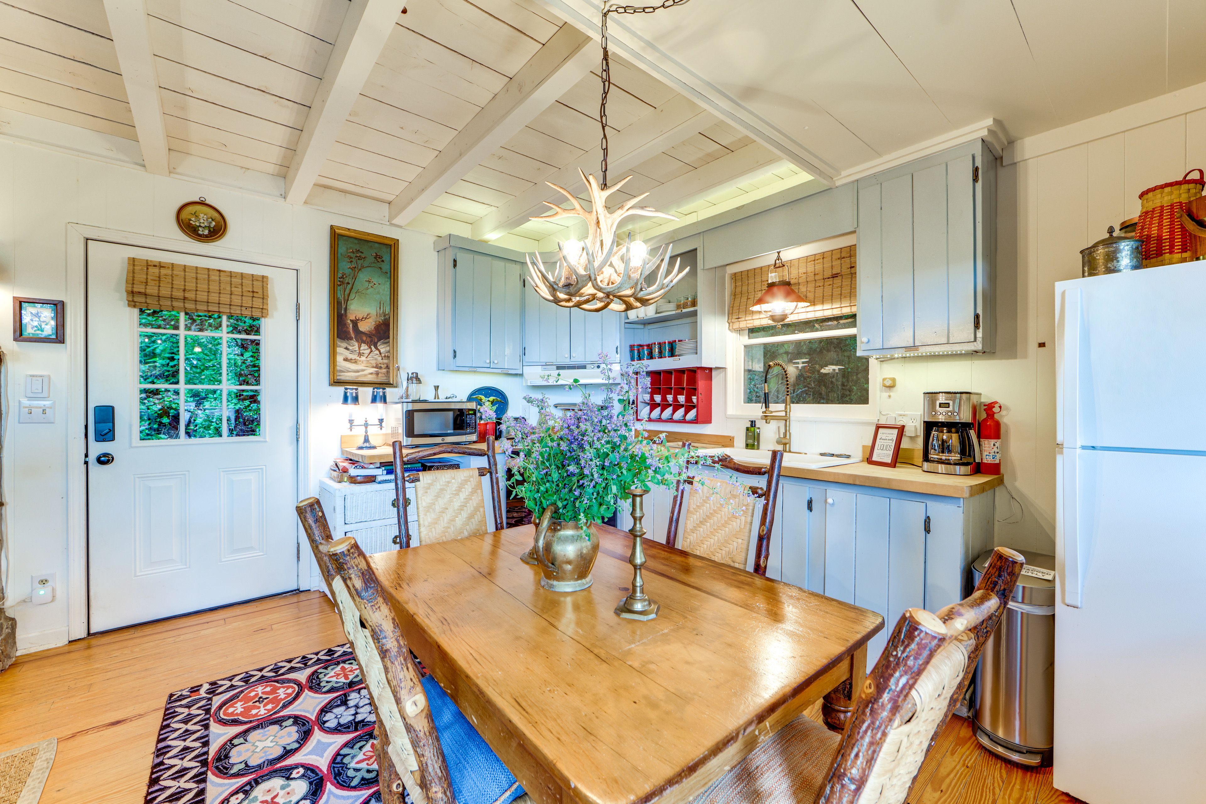 Dining Area | Dishes & Flatware Provided | 1st Floor