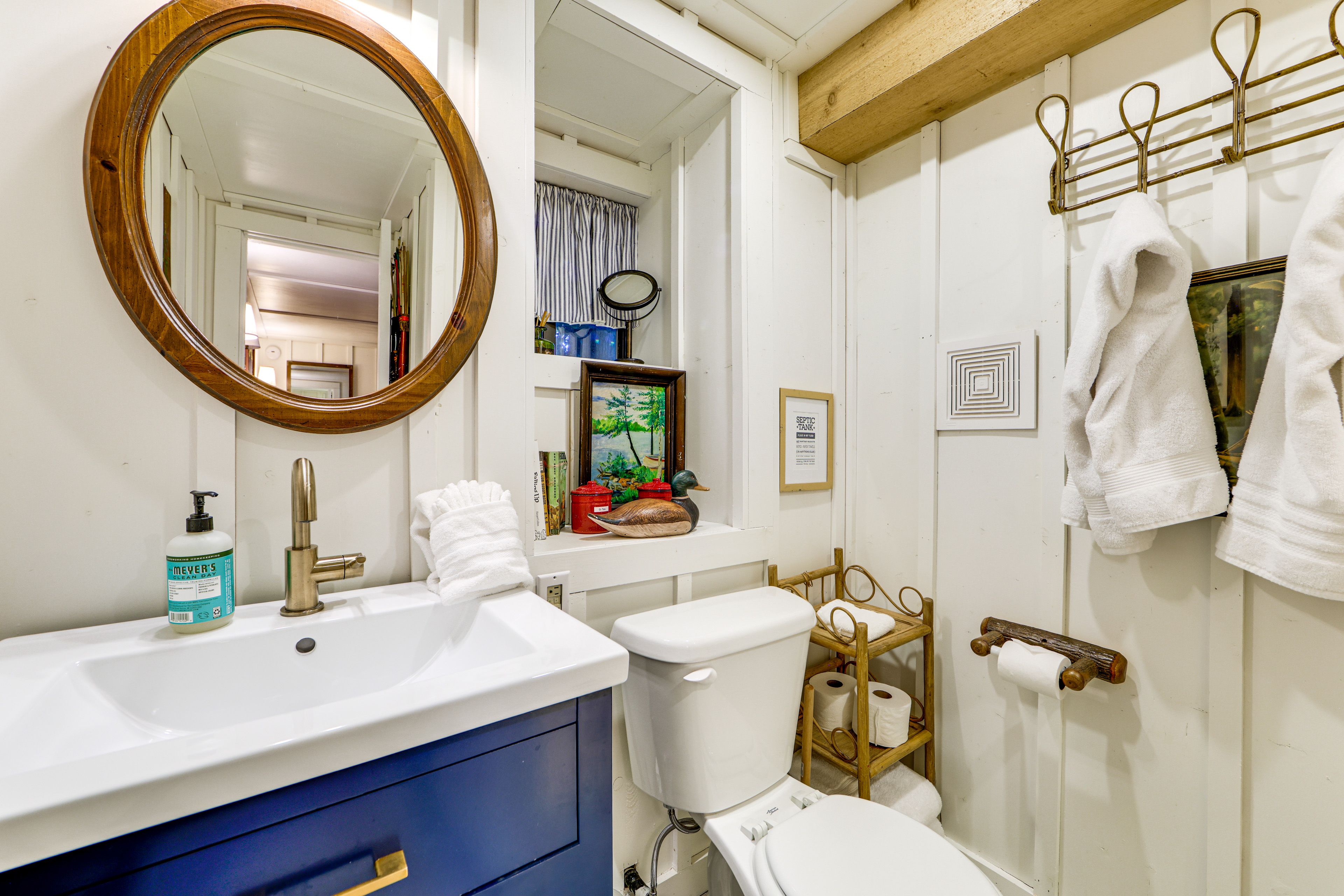 Full Bathroom | 1st Floor