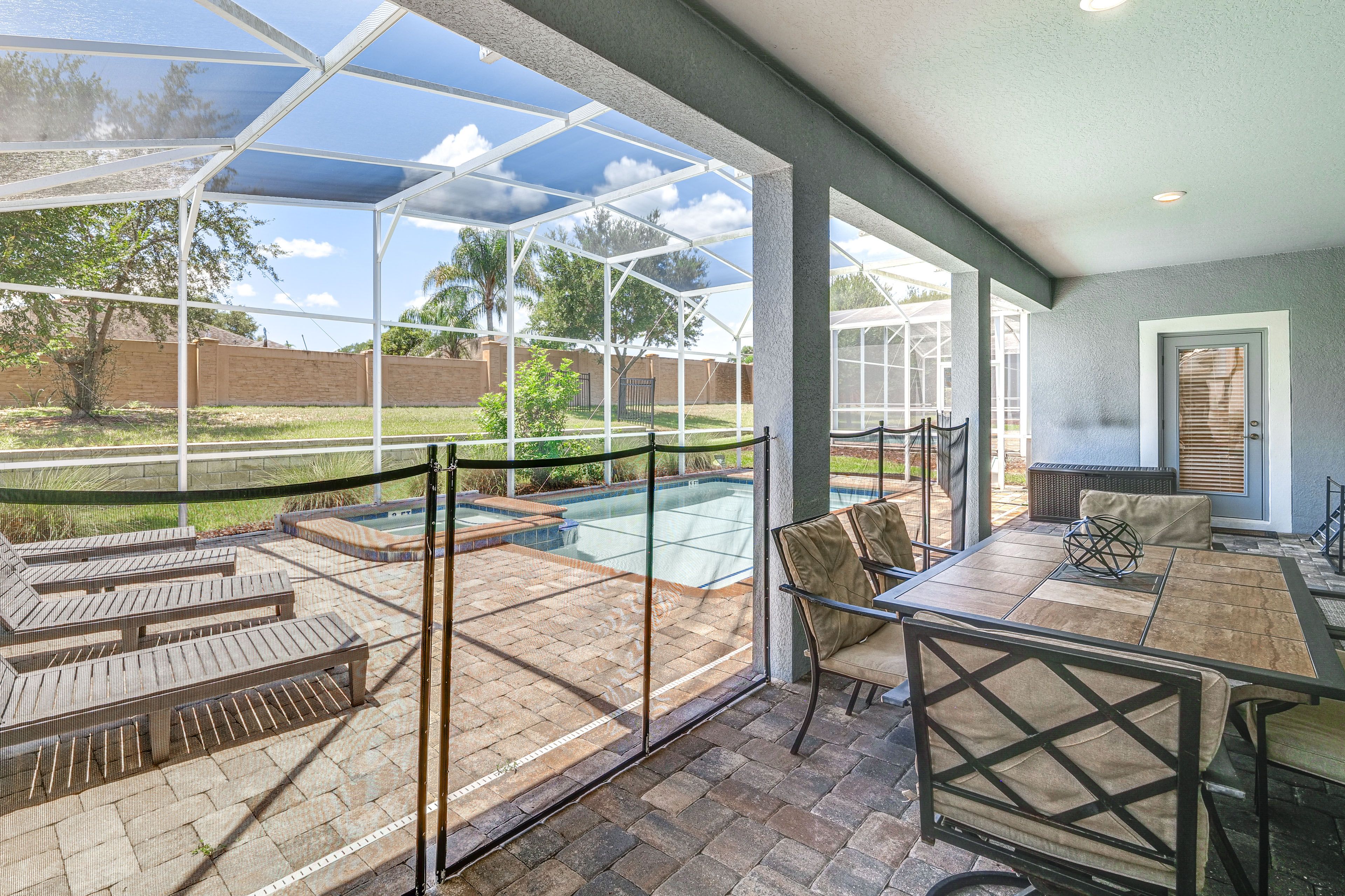 Lanai w/ Pool & Hot Tub