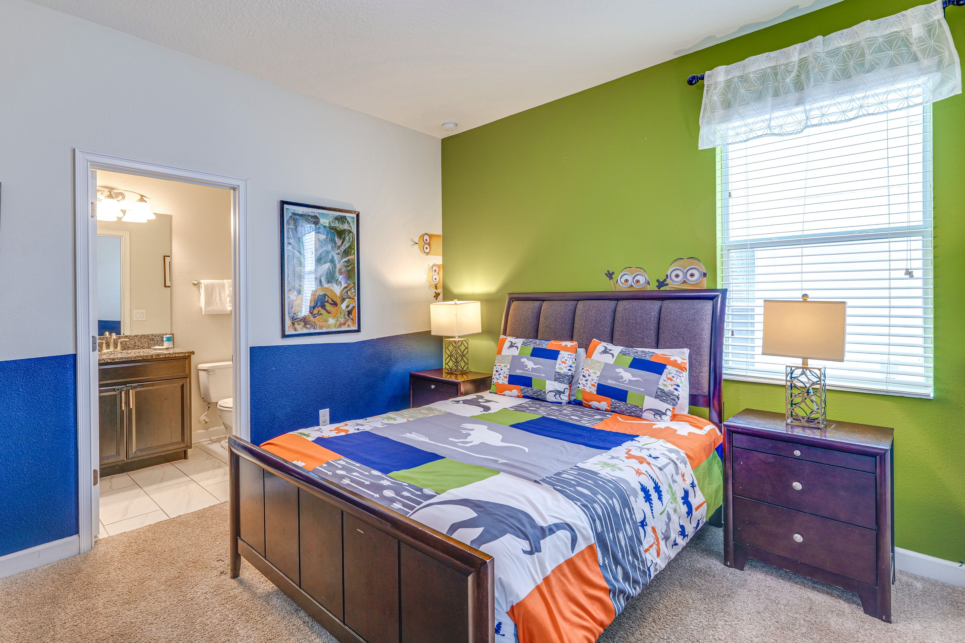 Bedroom 2 | 1st Floor | Queen Bed