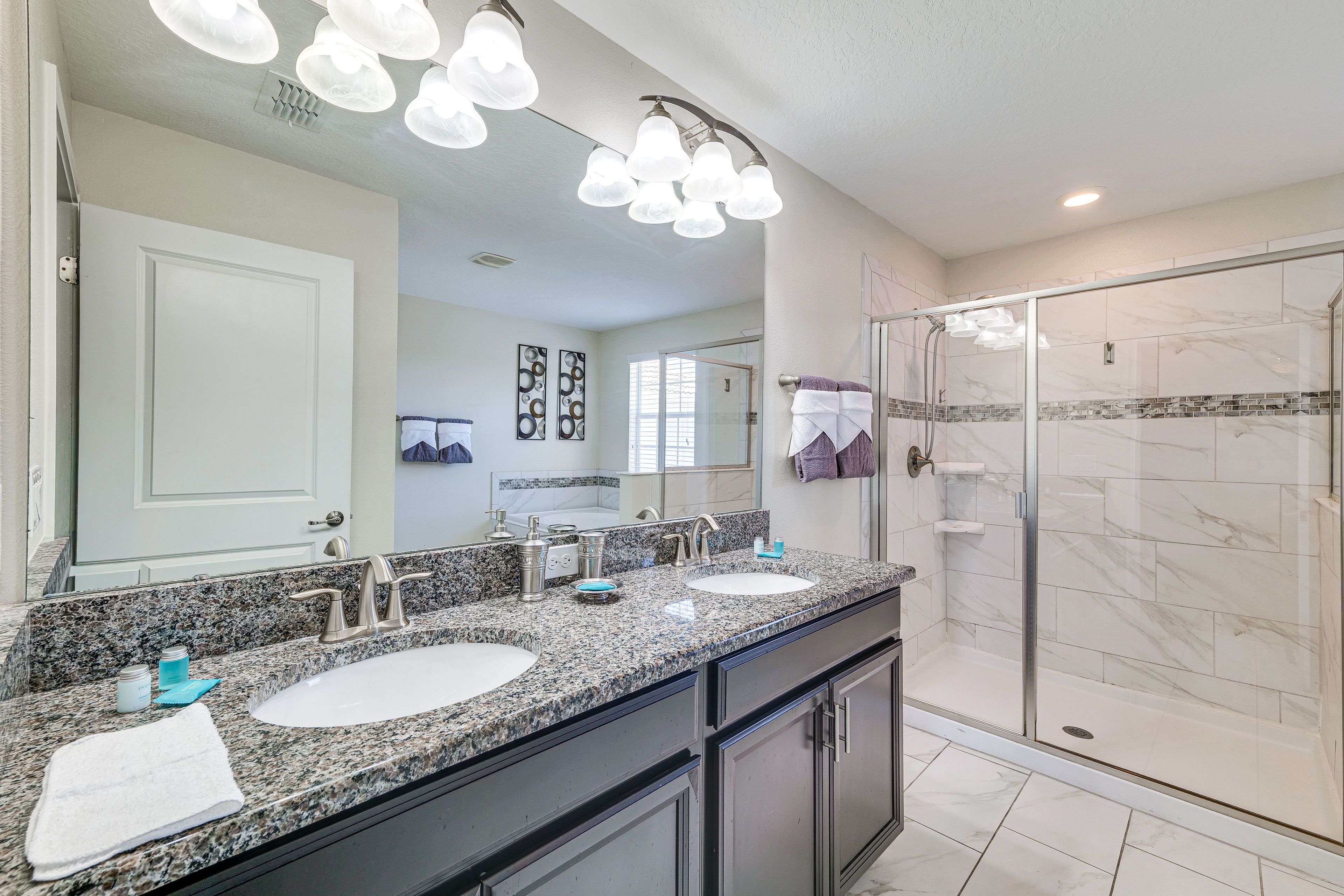 Full Bathroom | 2nd Floor