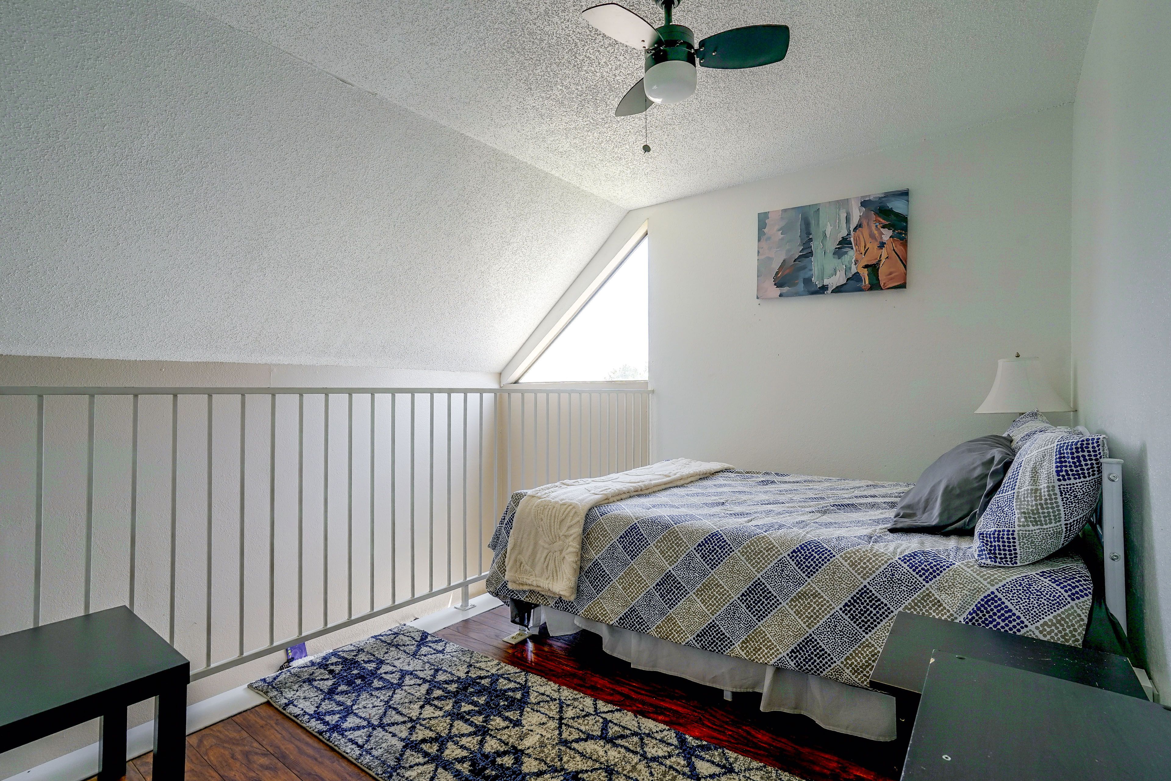 Bedroom (Loft) | Full Bed | 2nd Floor