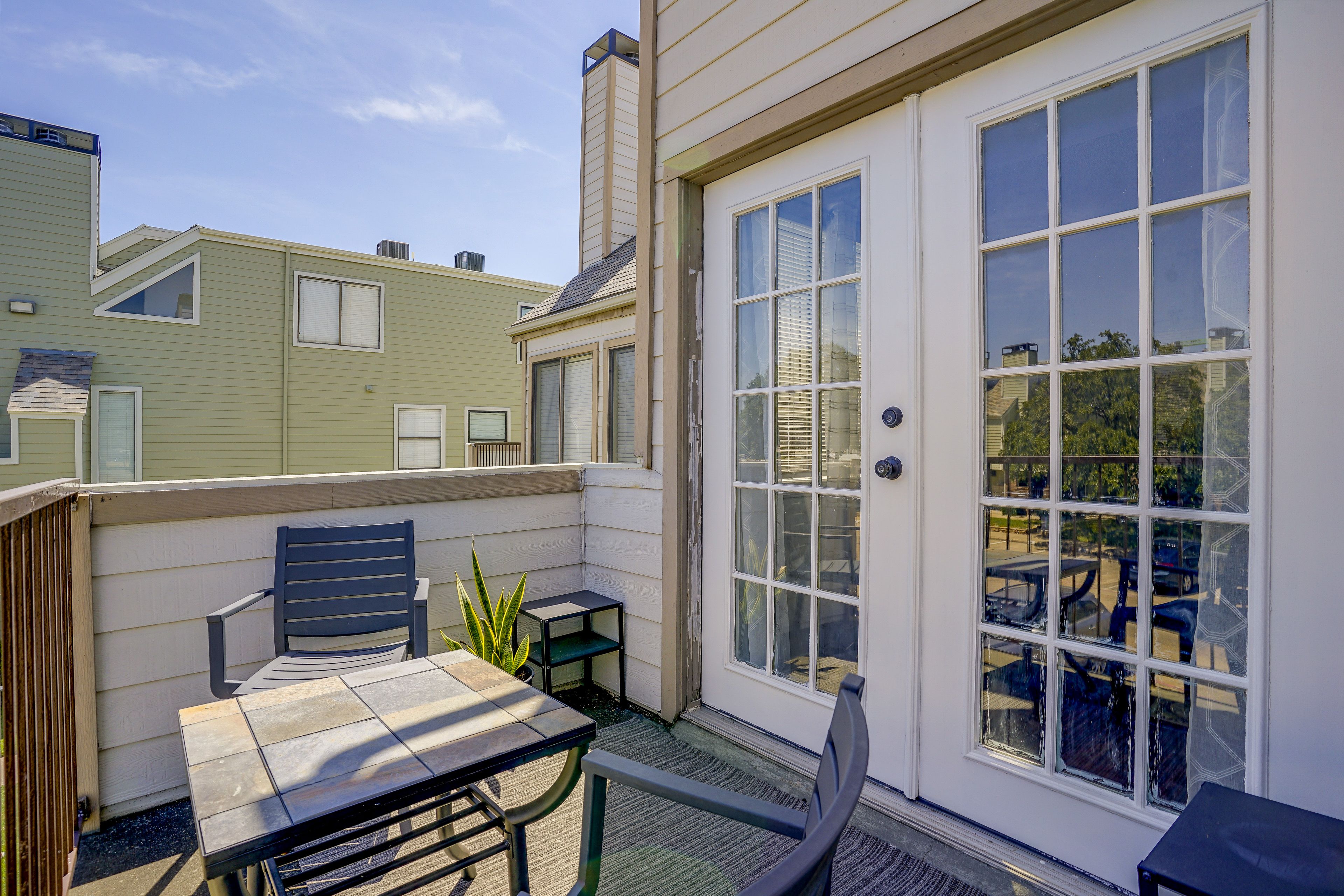 Private Balcony | Outdoor Dining