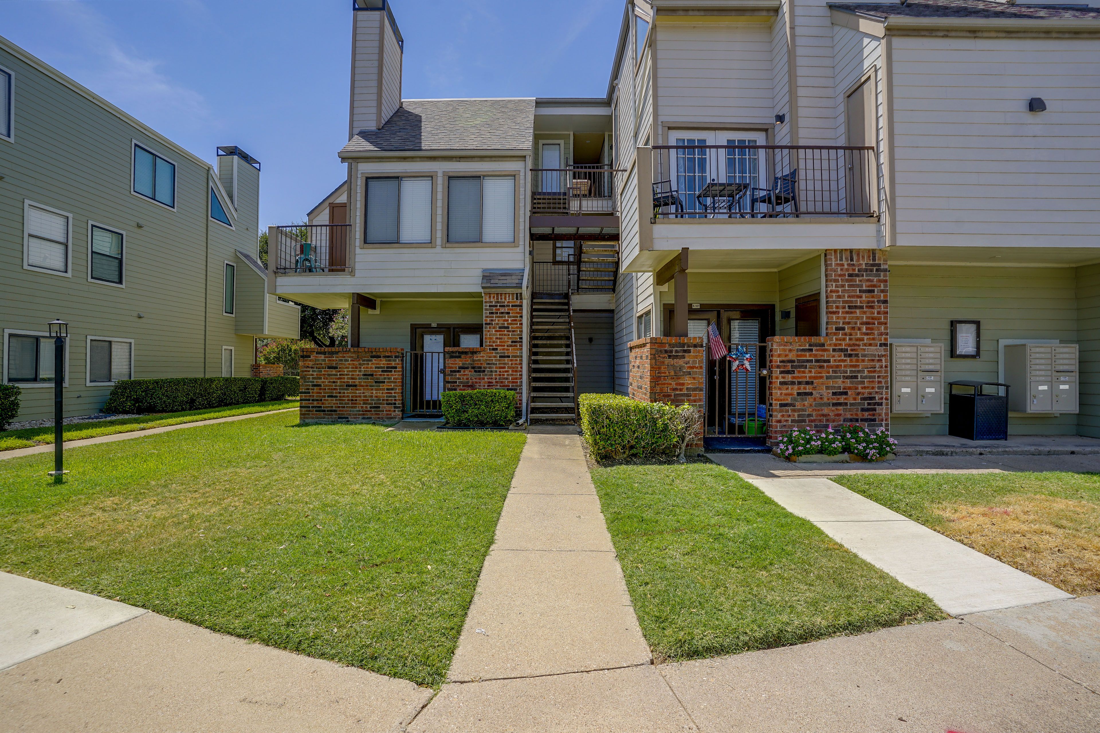 Exterior | 2-Story Condo on 2nd & 3rd Floors | Stairs for Access