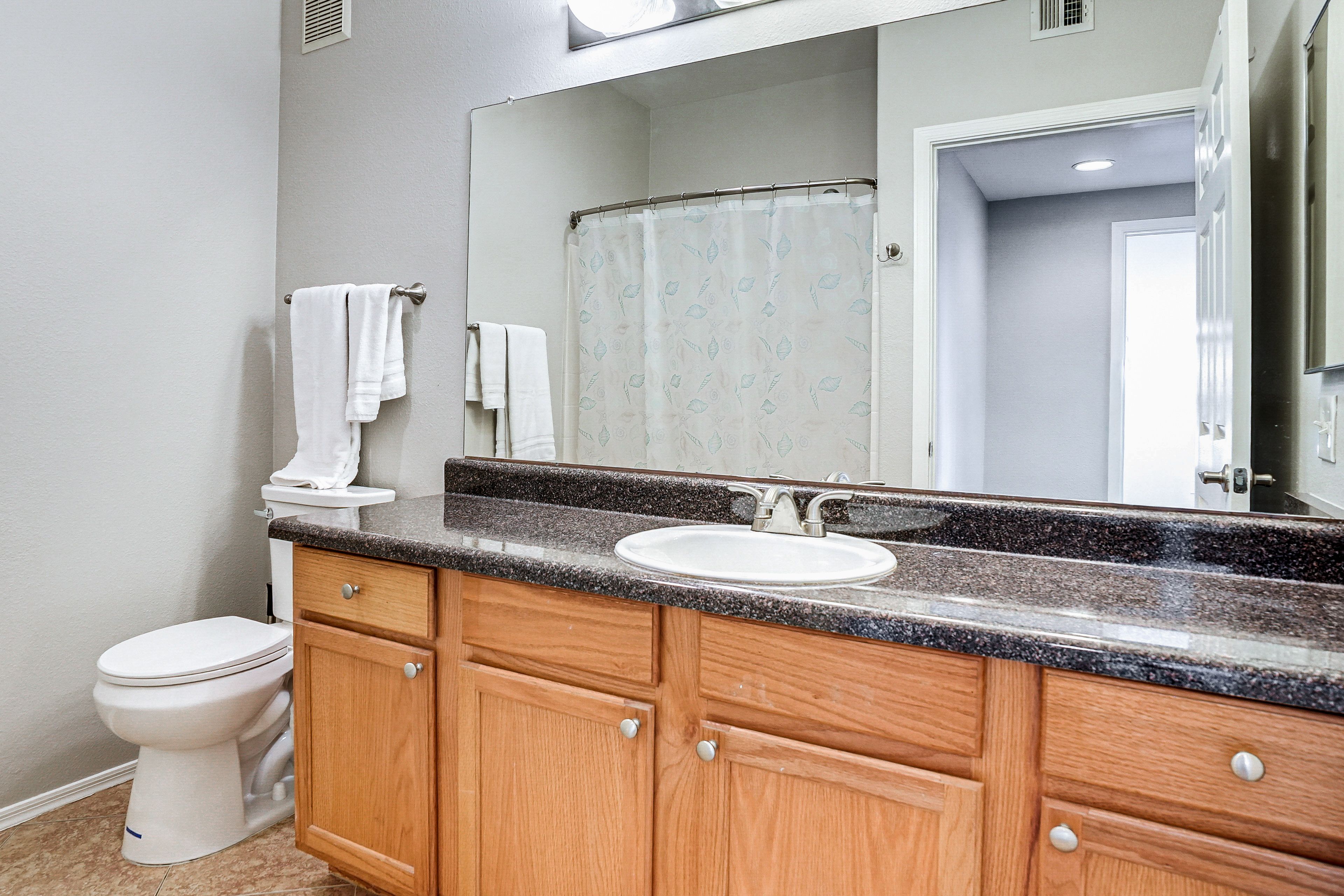 Bathroom | Unite 213