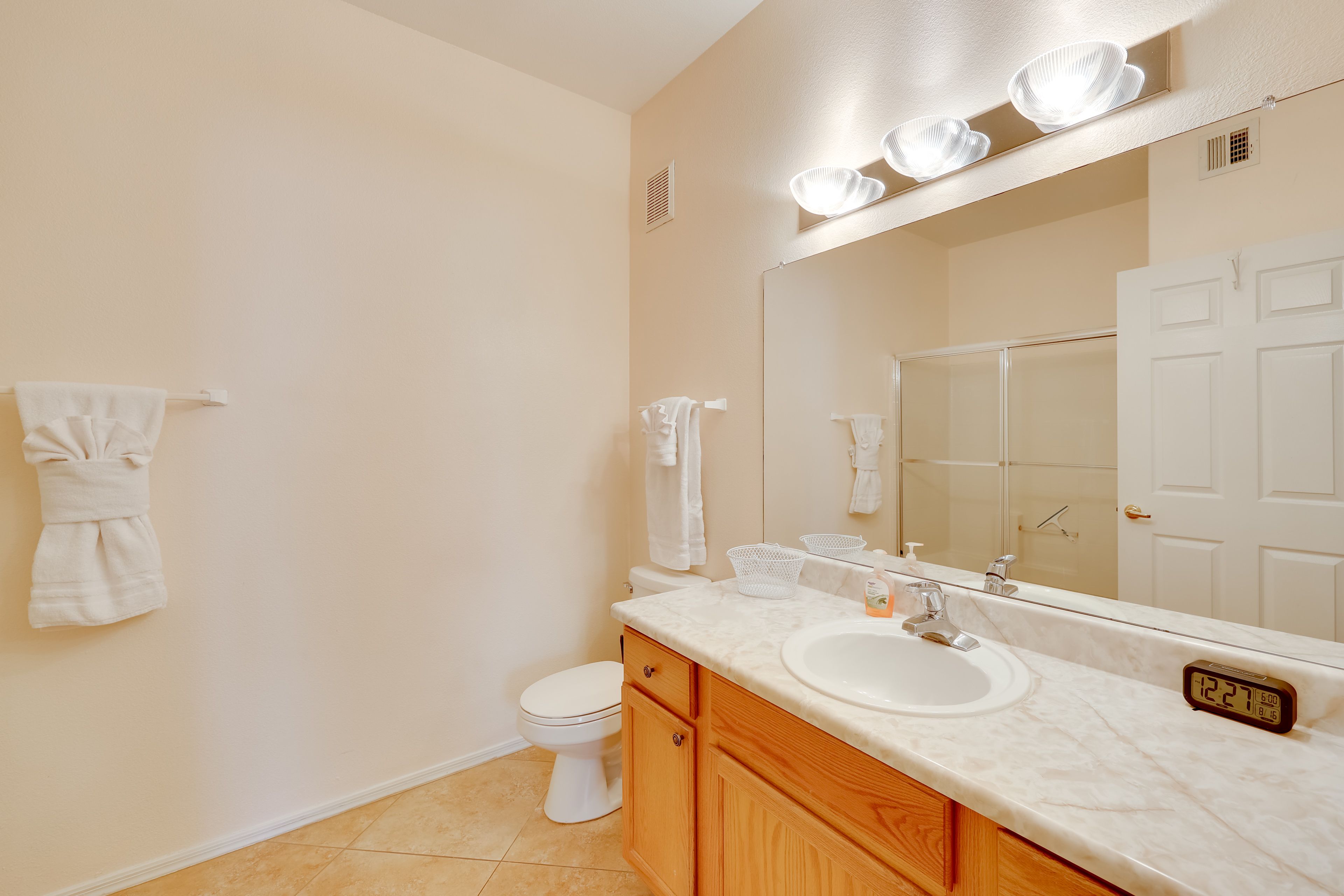 Bathroom | Unit 115