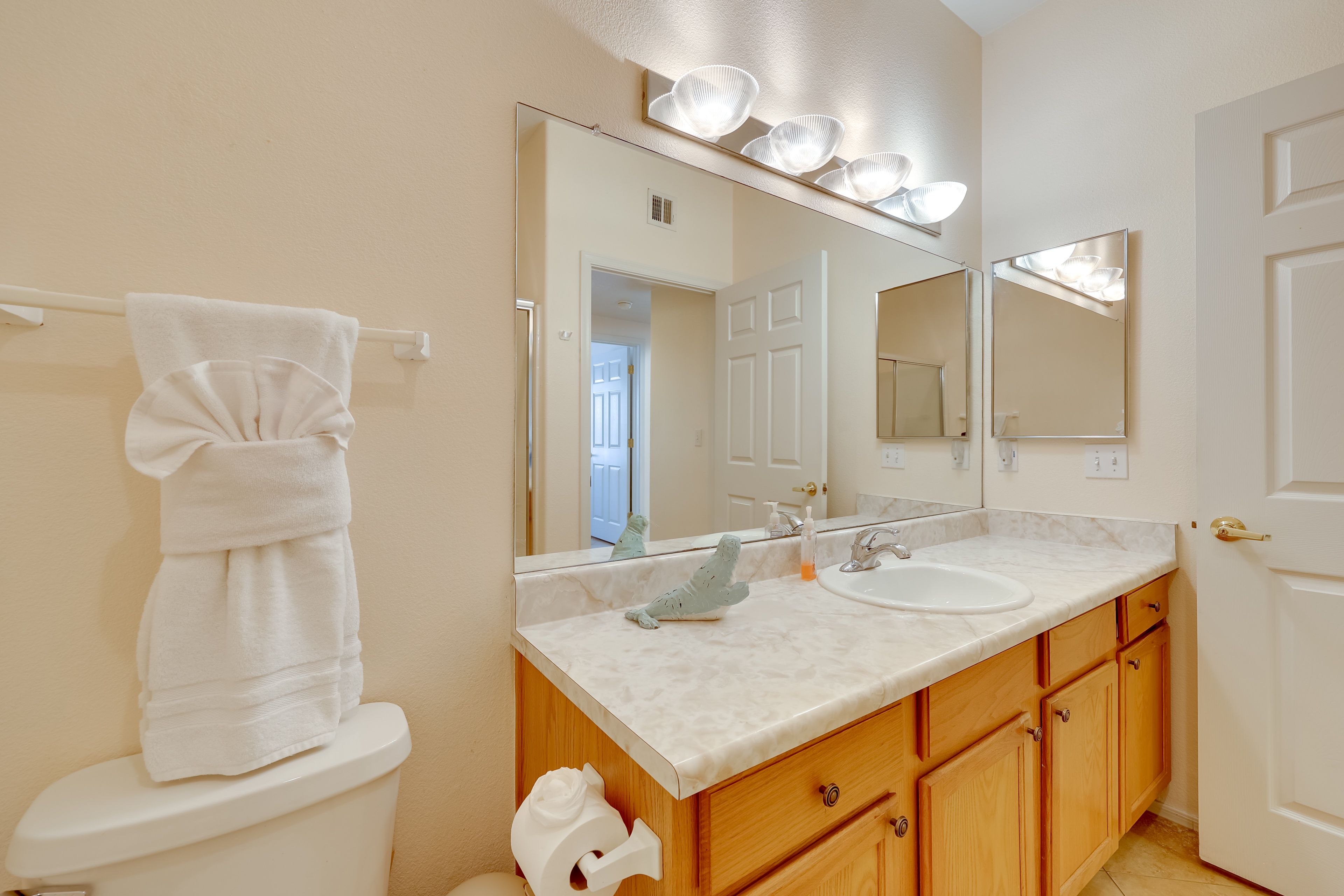 Bathroom | Unit 115