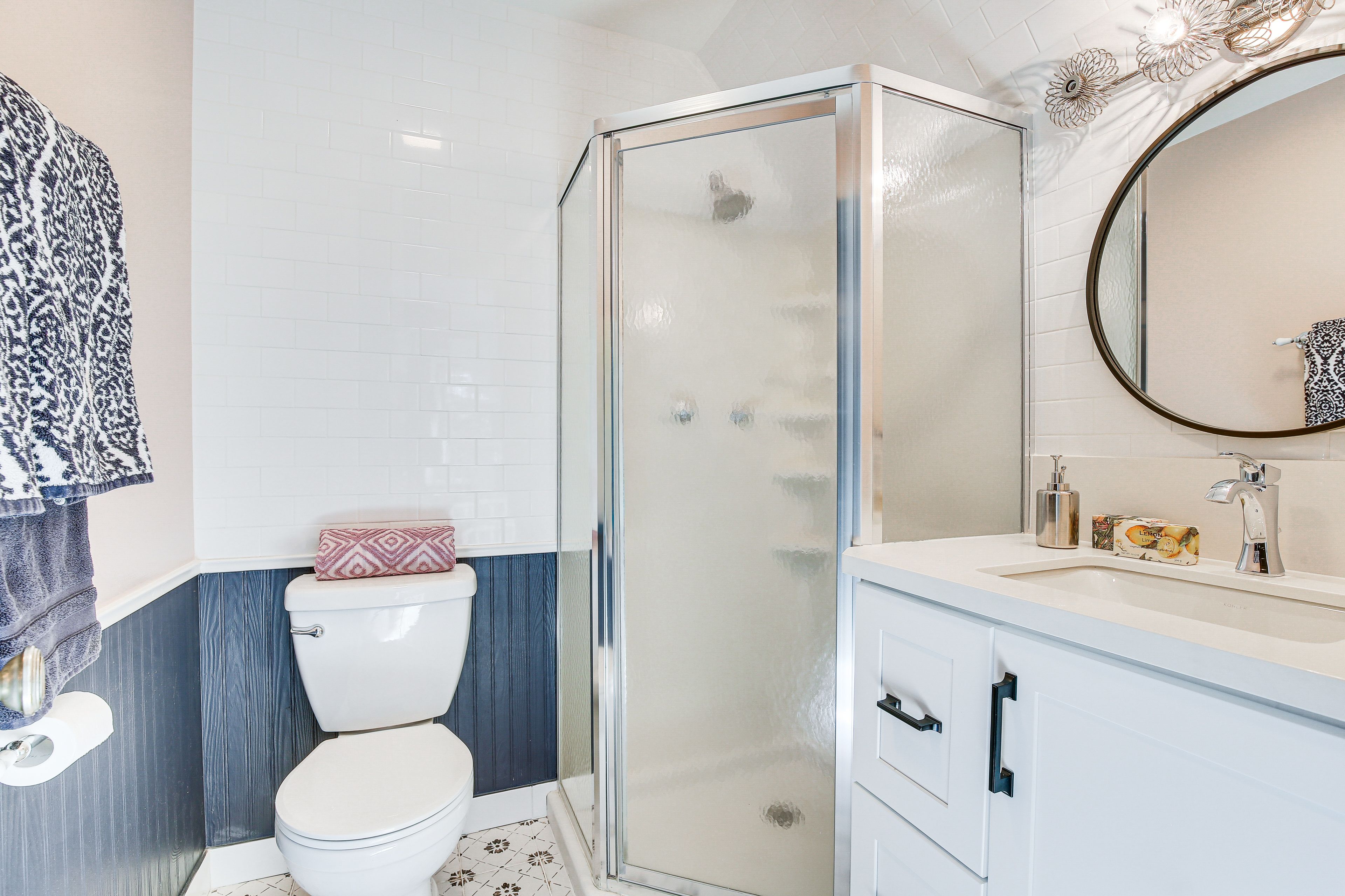 Full Bathroom | Main House