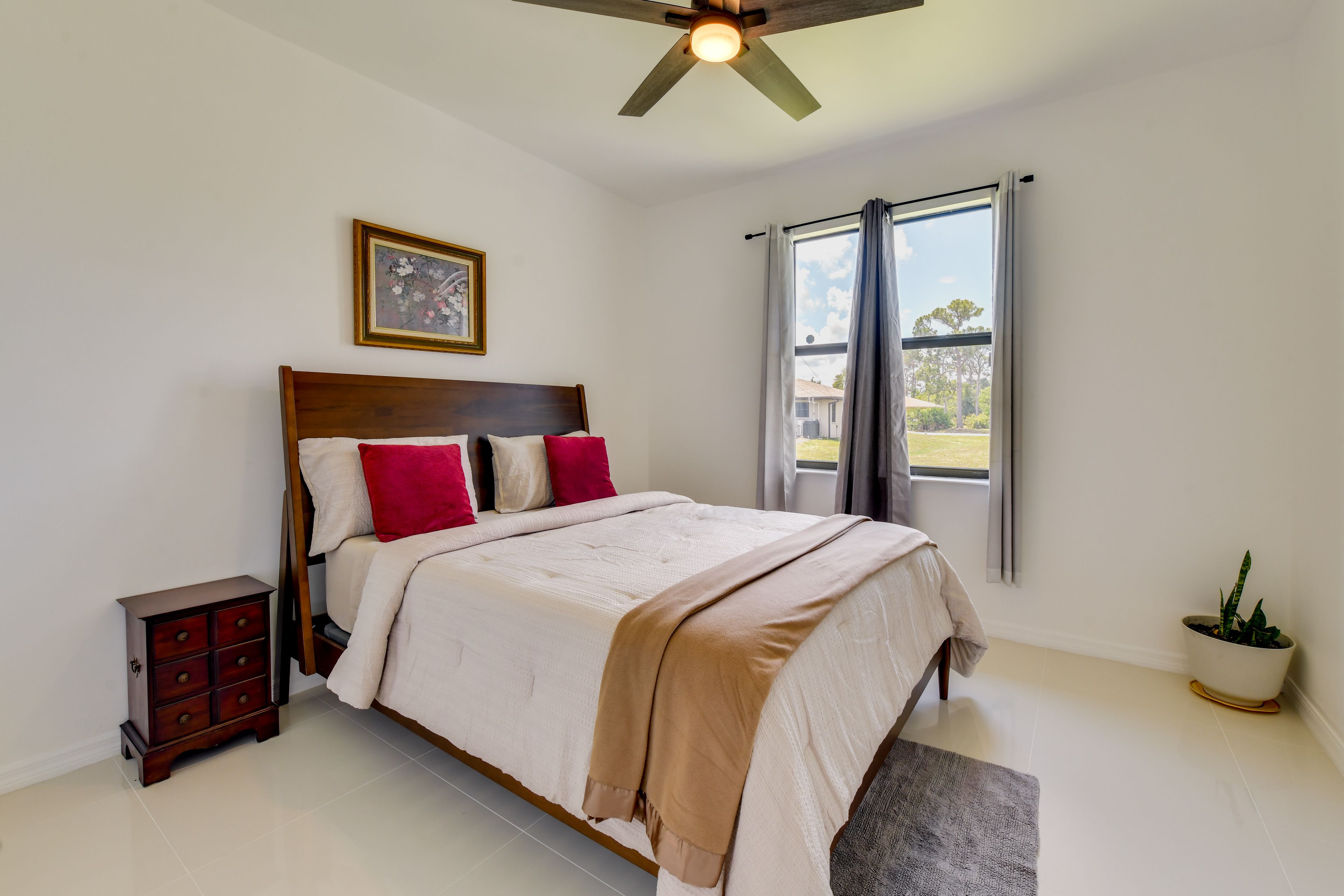 Bedroom 2 | Queen Bed
