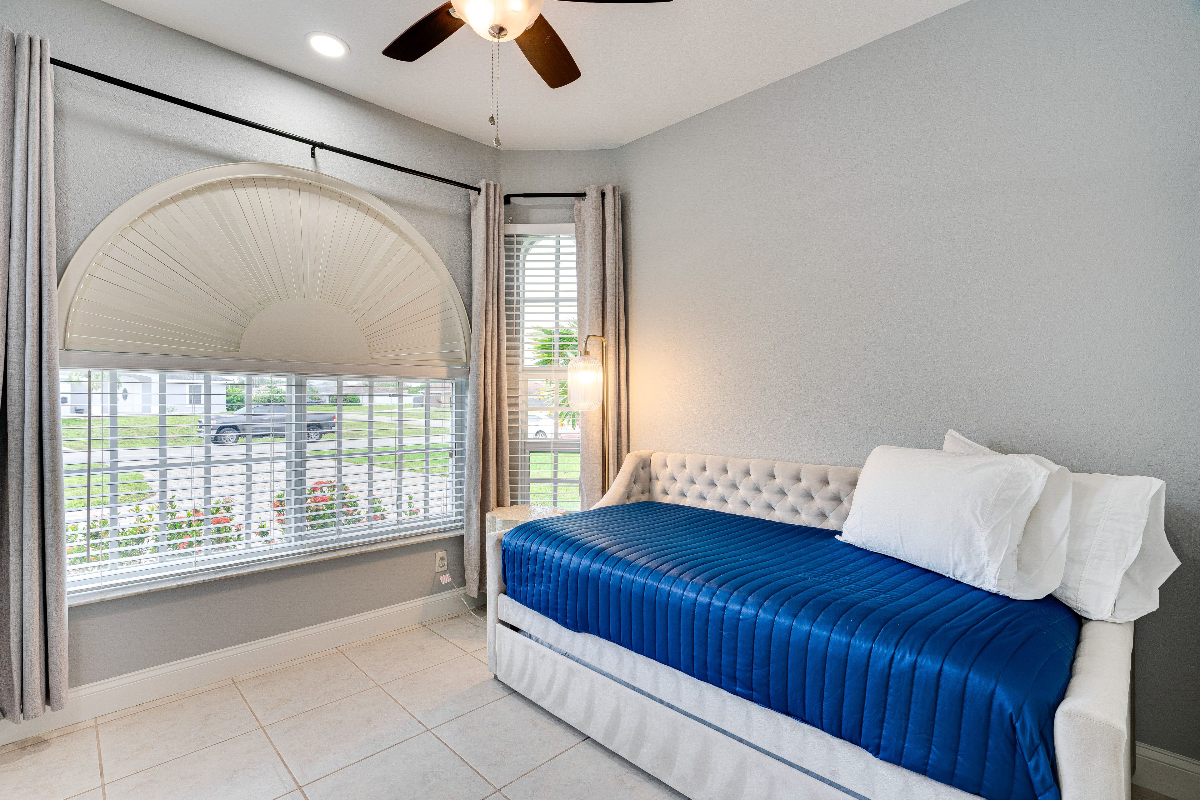 Bedroom 4 | Twin Daybed w/ Twin Trundle