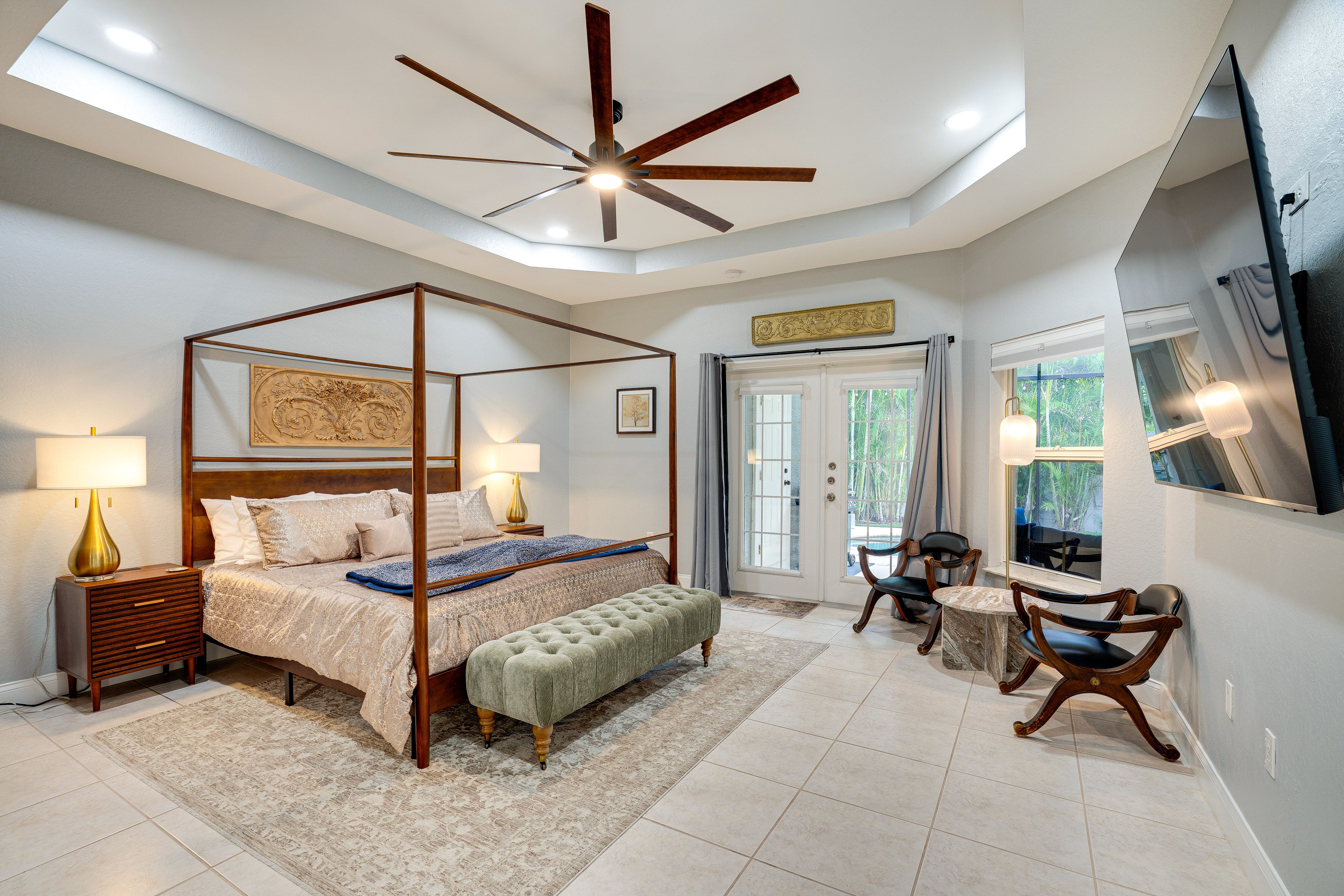 Bedroom 1 | King Bed