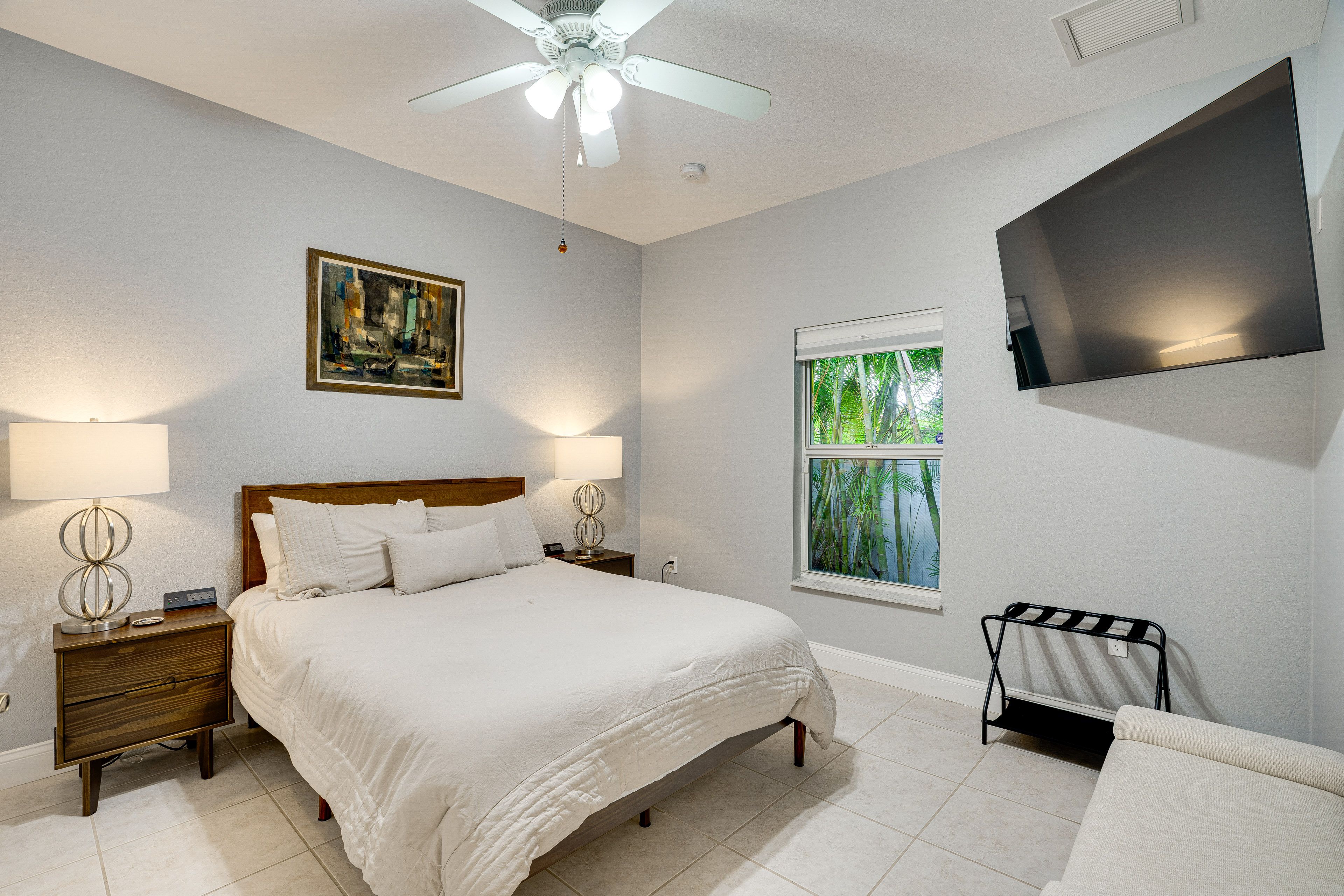 Bedroom 2 | Queen Bed