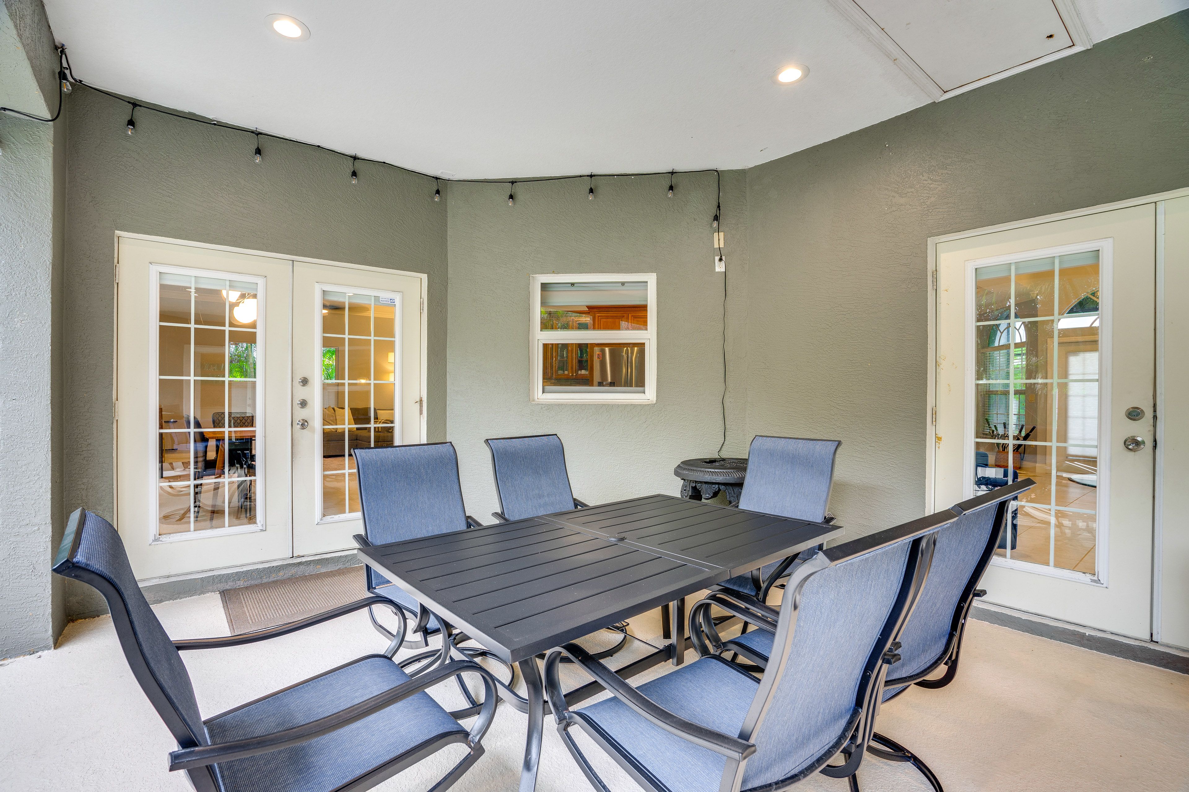Lanai w/ Heated Pool