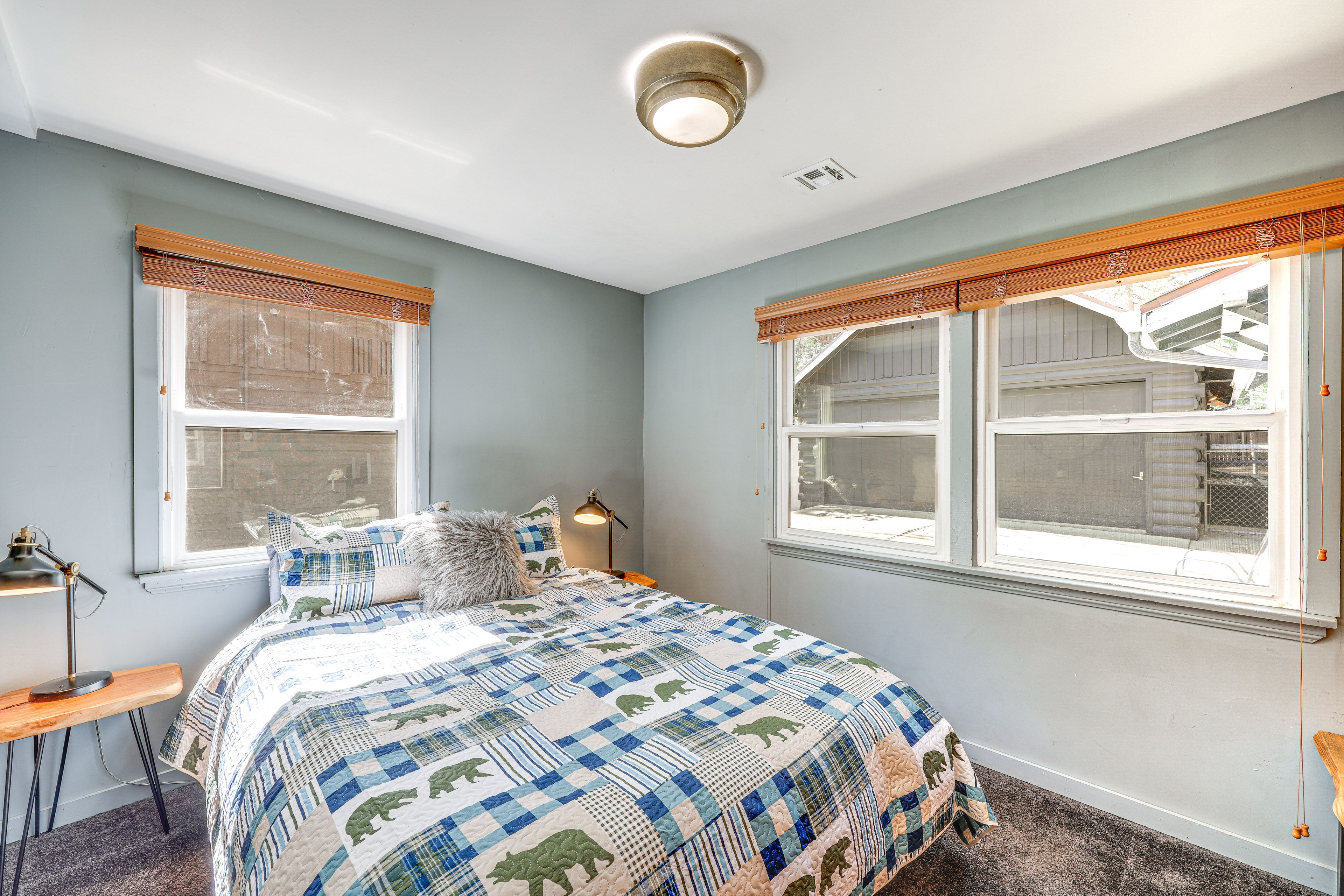 Bedroom 2 | Queen Bed