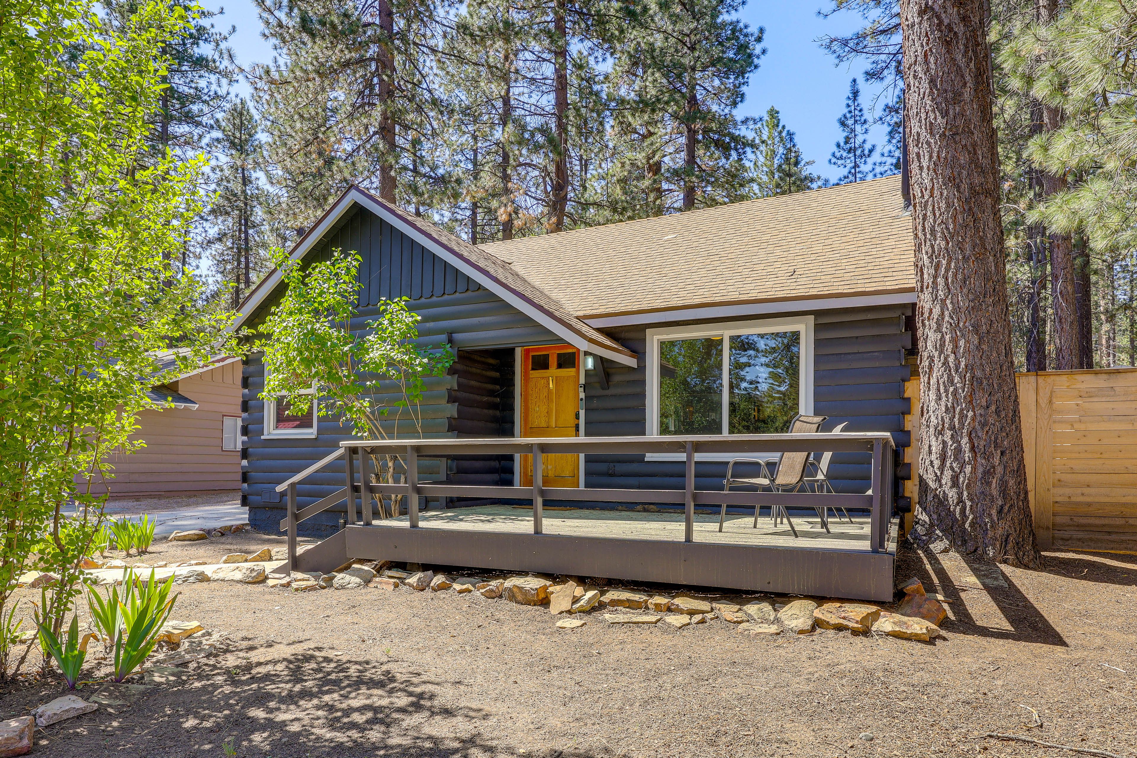 Exterior | Driveway (3 Vehicles)