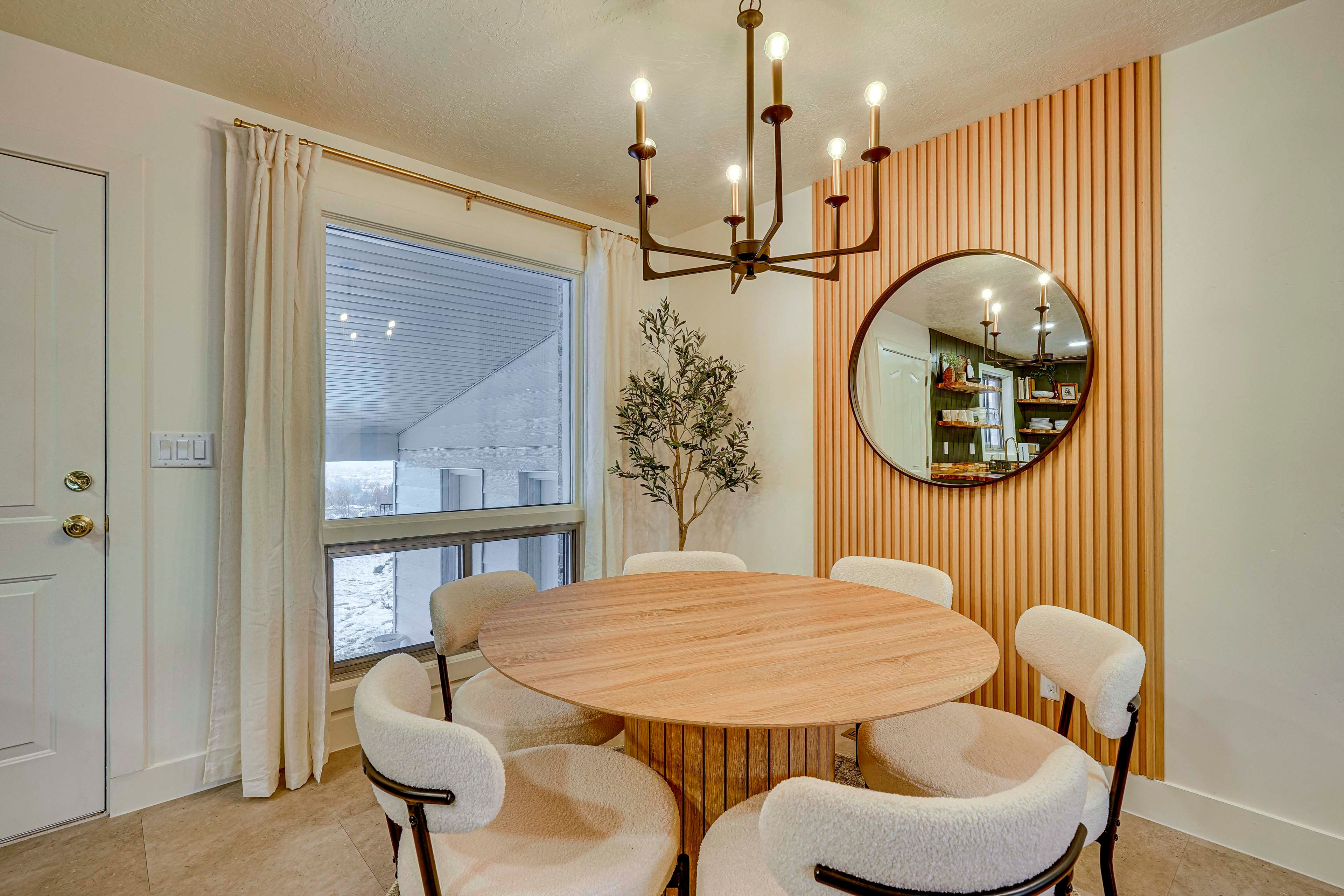 Dining Area | Dishware & Flatware | Main Level