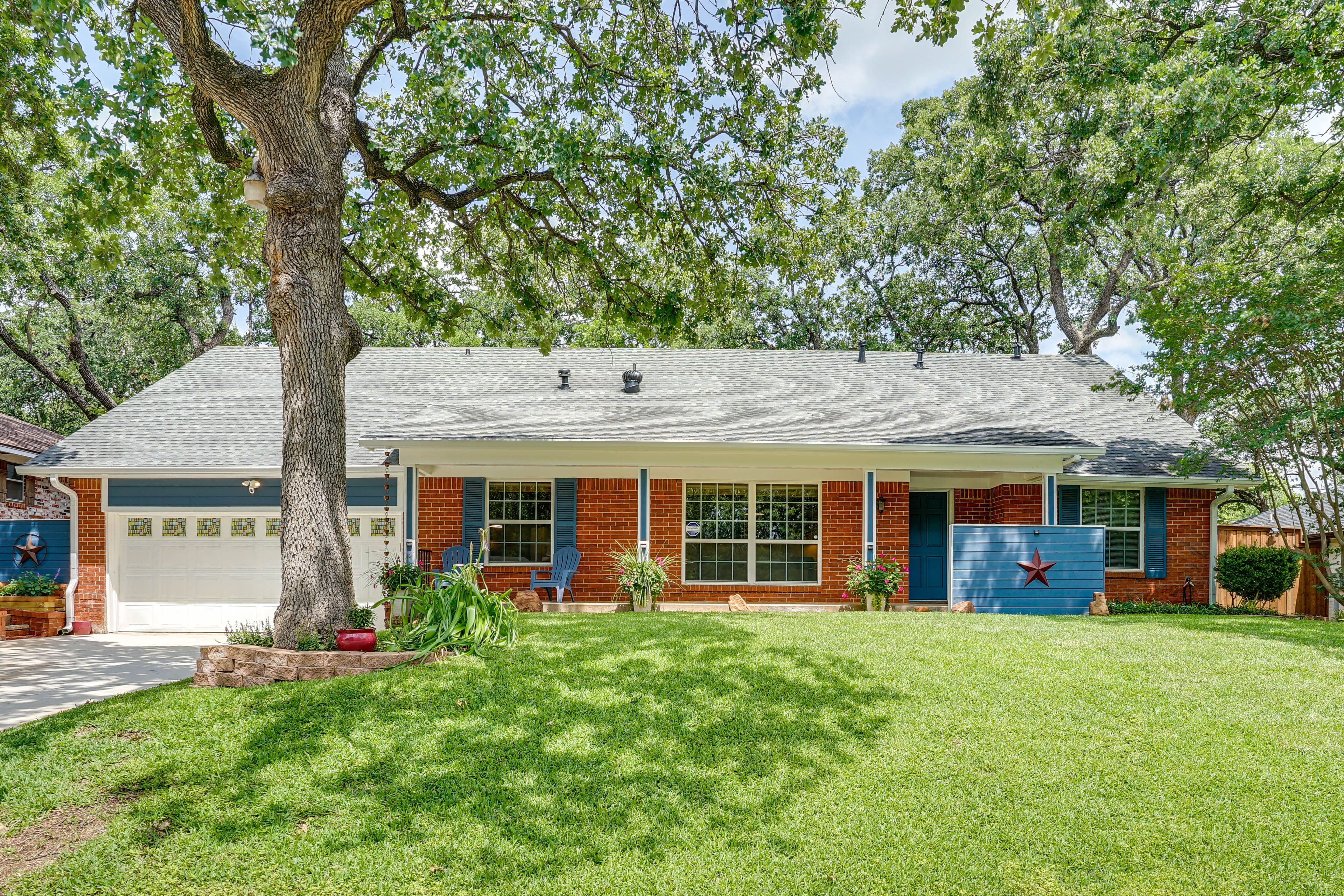 House Exterior | Driveway (4 Vehicles)
